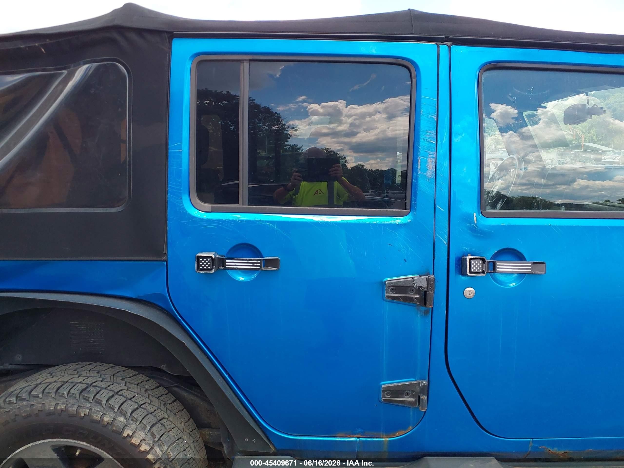 2015 Jeep Wrangler Unlimited Sahara Blue vin: 1C4BJWEG6FL525408