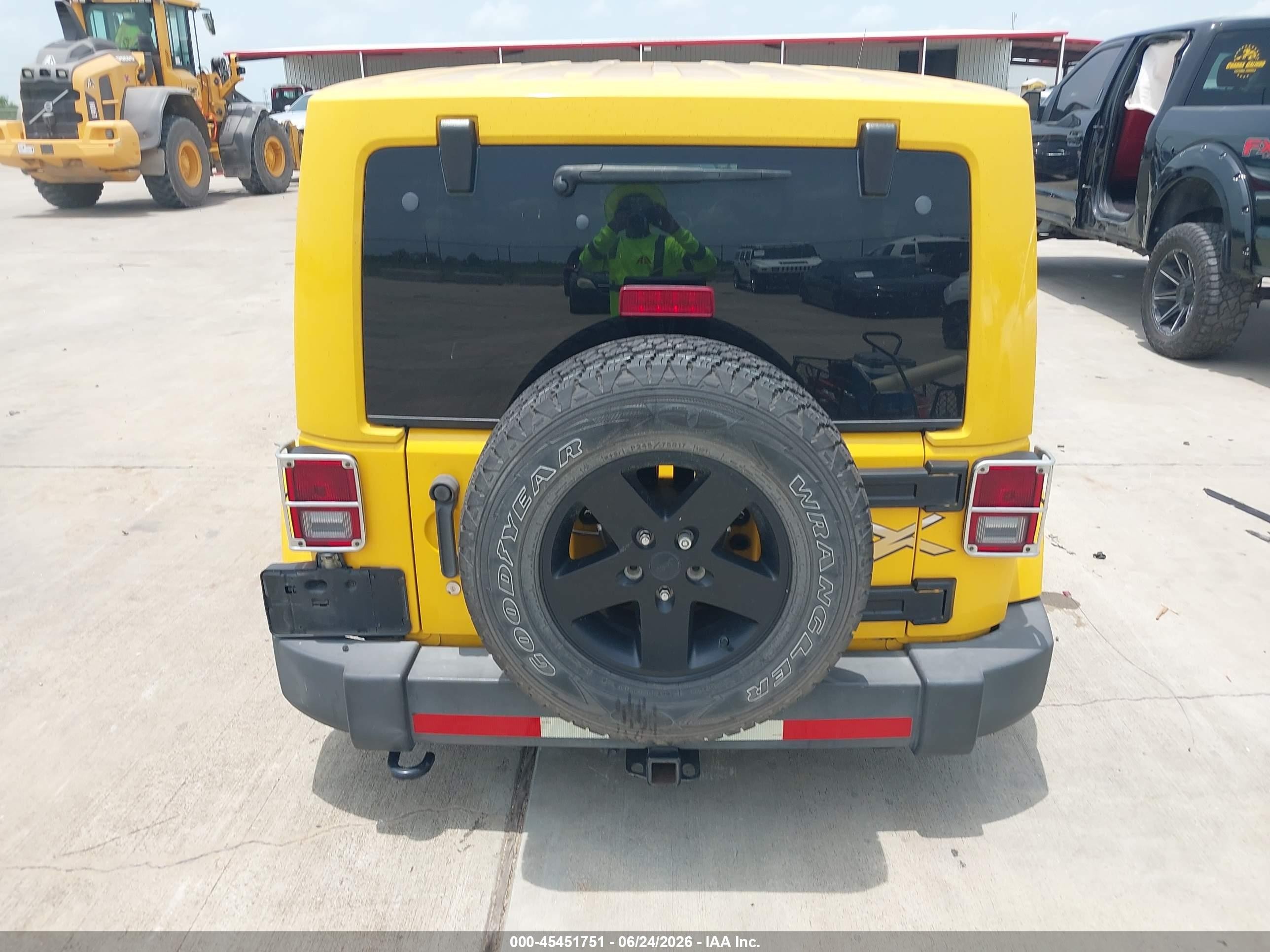 2015 Jeep Wrangler Unlimited Wrangler X Yellow vin: 1C4BJWEG6FL627985