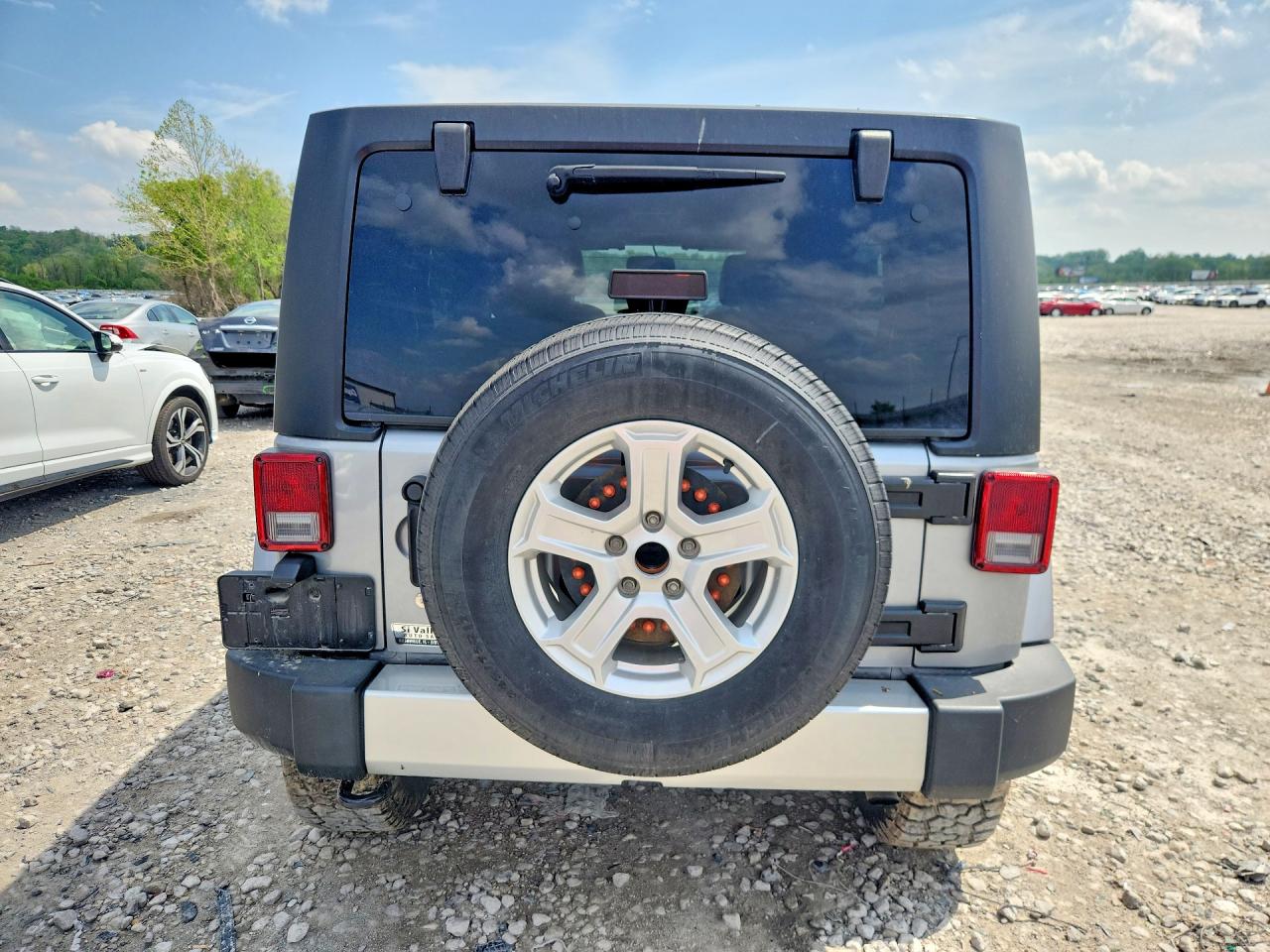 2015 Jeep Wrangler Unlimited Sahara Silver vin: 1C4BJWEG6FL629347
