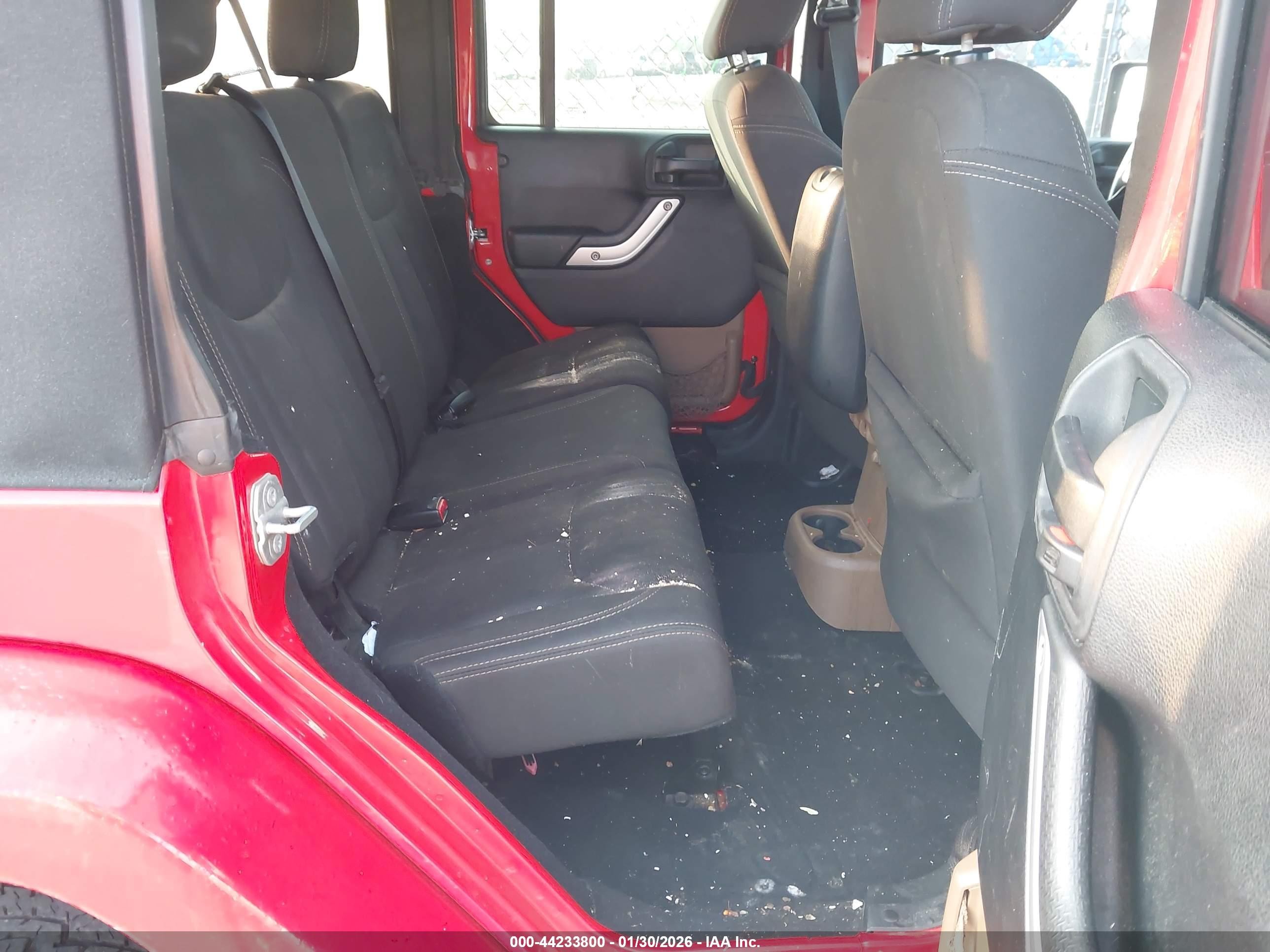 2015 Jeep Wrangler Unlimited Sahara Red vin: 1C4BJWEG6FL654944