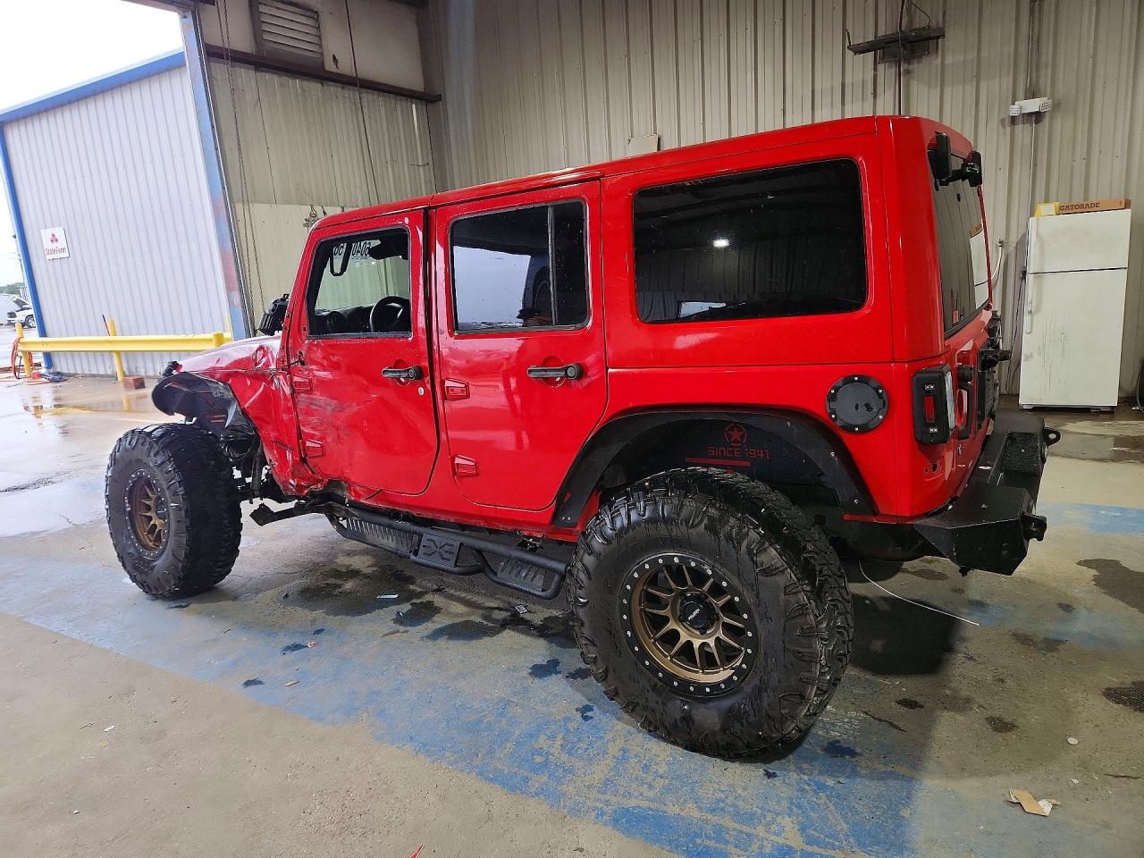 2015 Jeep Wrangler Unlimited Sahara Red vin: 1C4BJWEG6FL688558