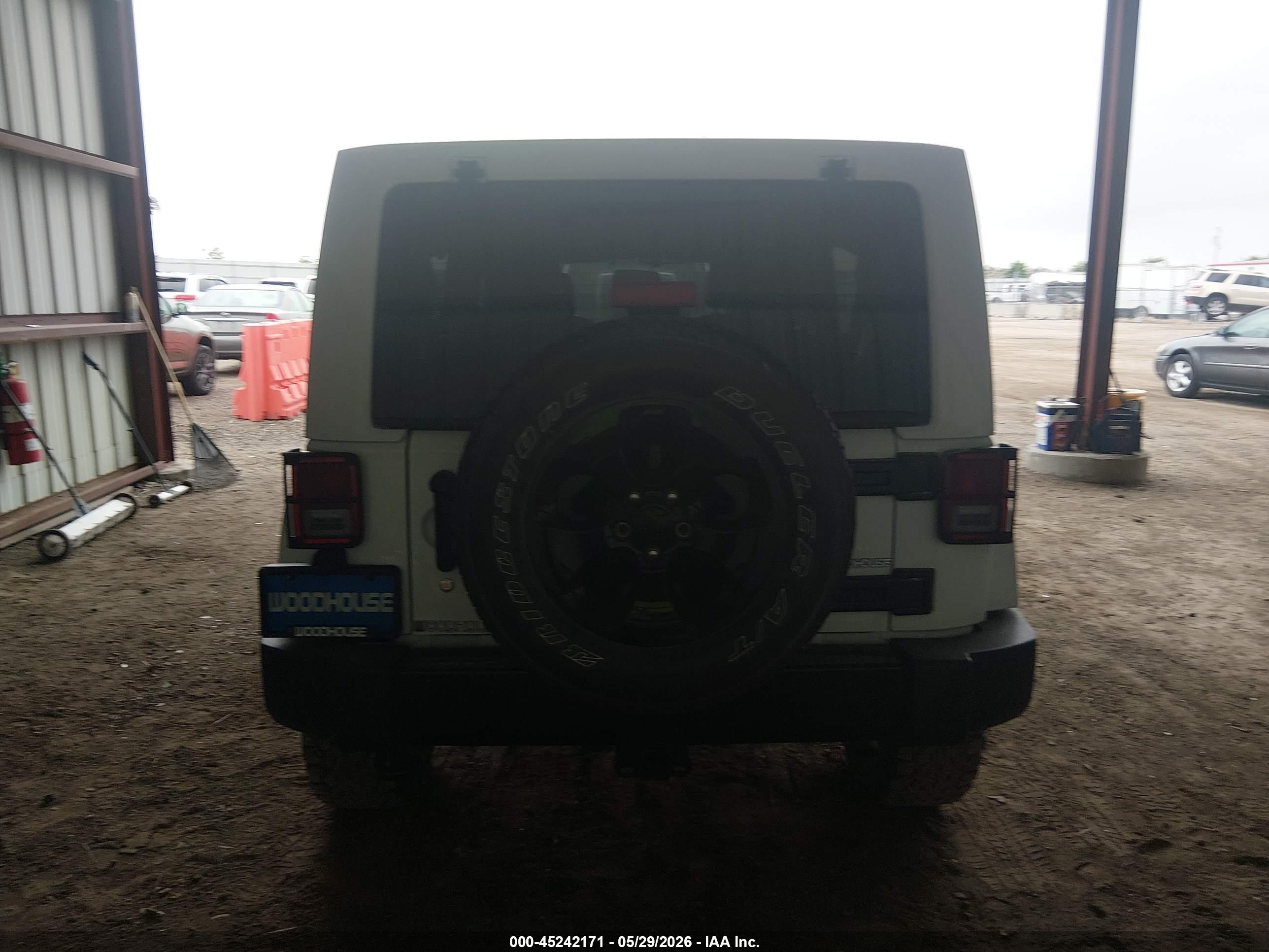2015 Jeep Wrangler Unlimited Altitude White vin: 1C4BJWEG6FL742585