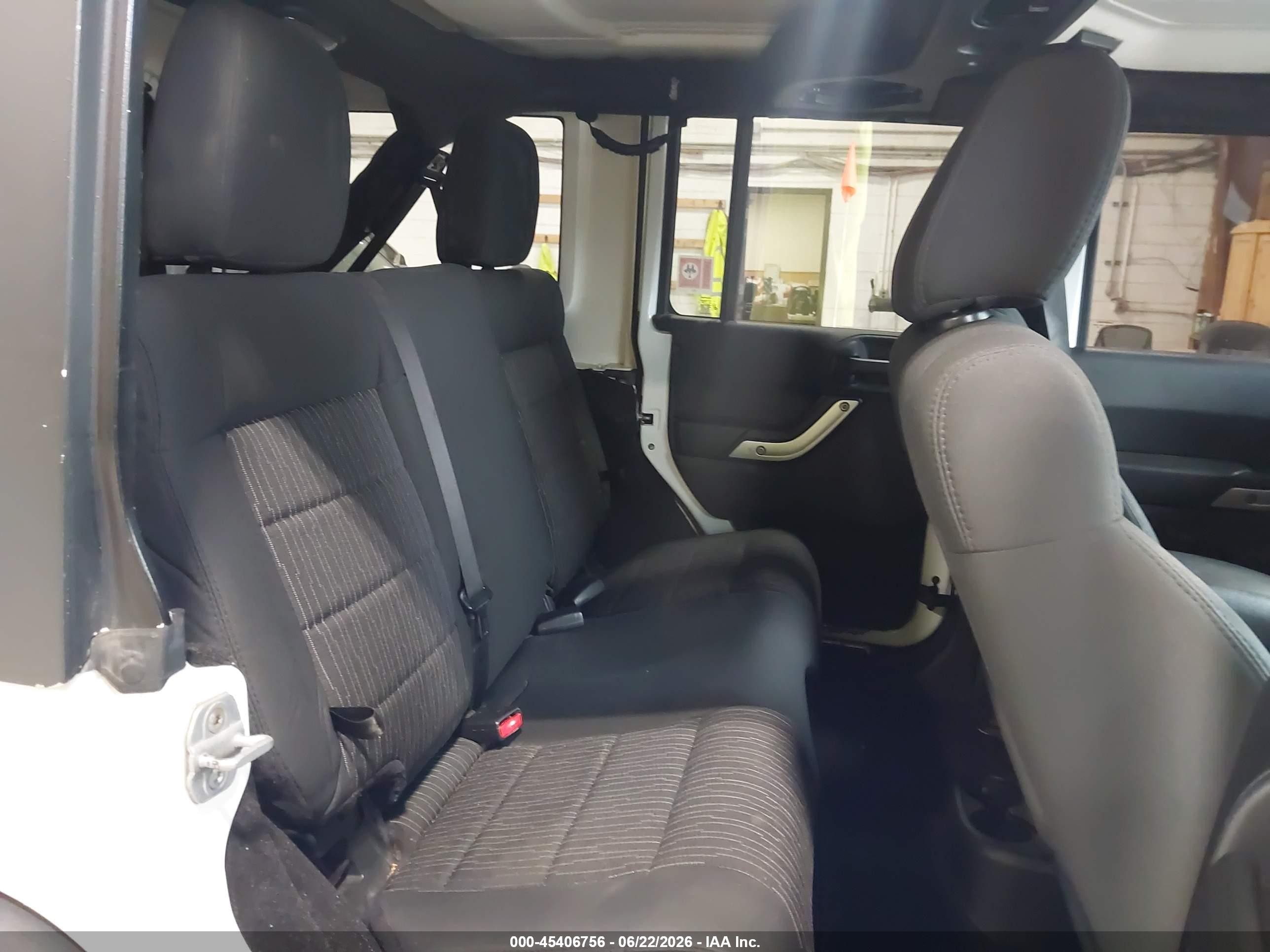 2012 Jeep Wrangler Unlimited Sahara White vin: 1C4BJWEG7CL202027
