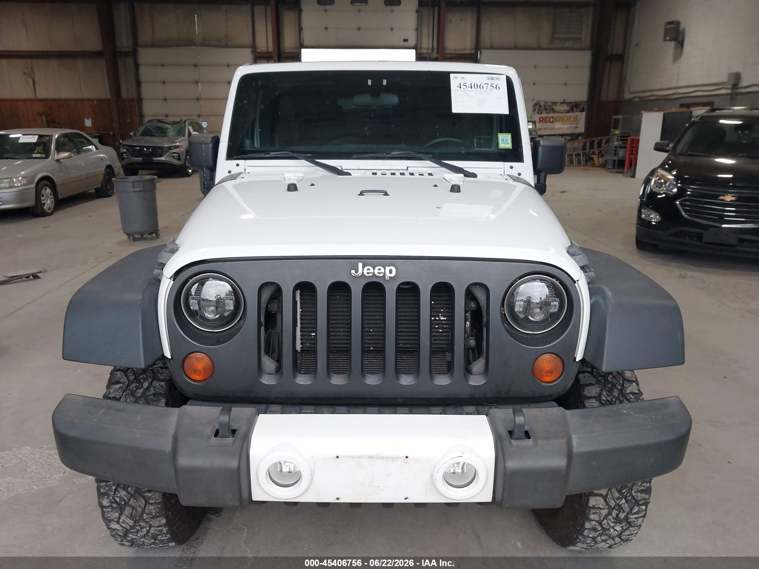 2012 Jeep Wrangler Unlimited Sahara White vin: 1C4BJWEG7CL202027
