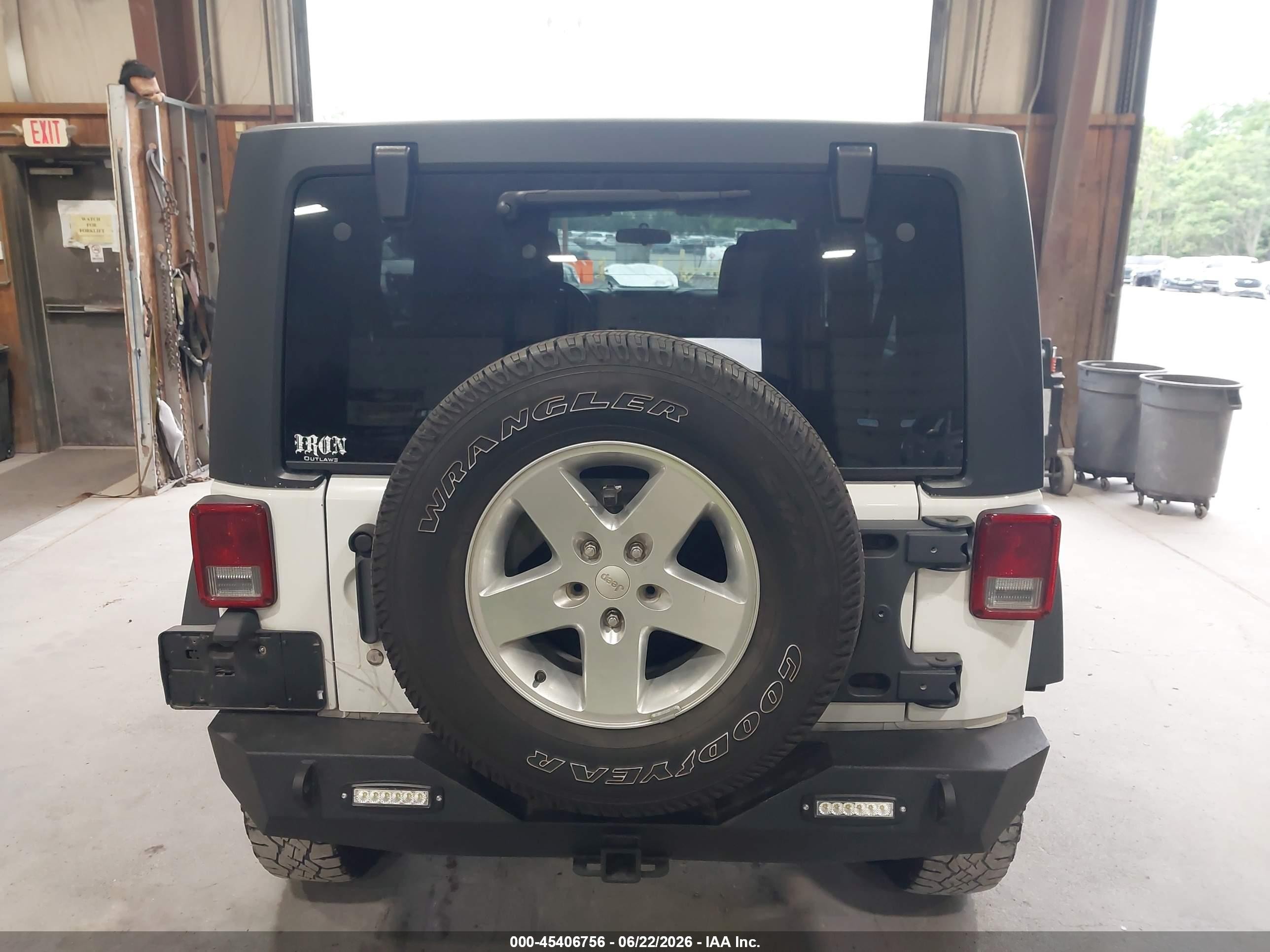 2012 Jeep Wrangler Unlimited Sahara White vin: 1C4BJWEG7CL202027