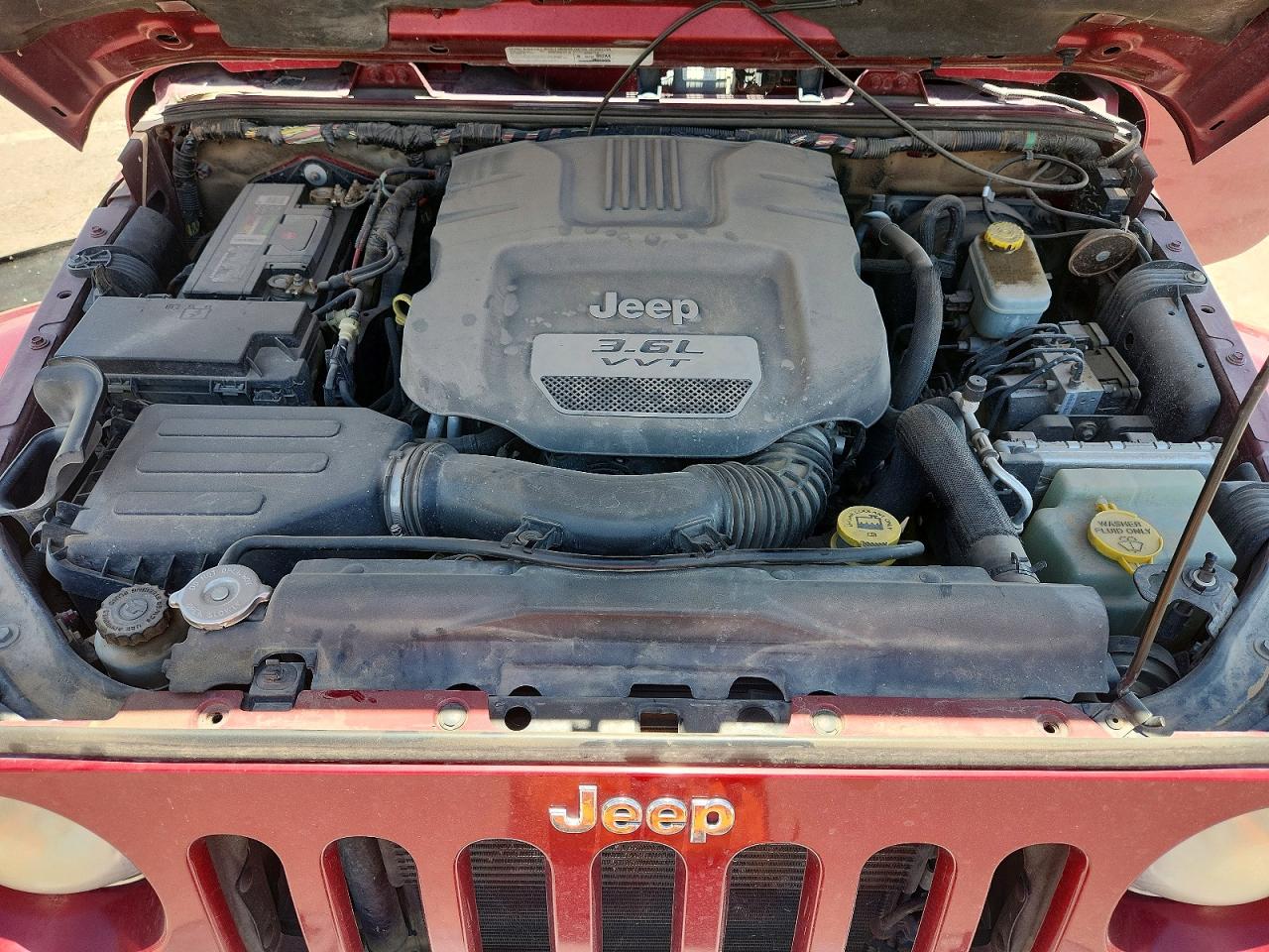 2013 Jeep Wrangler Unlimited Sahara Burgundy vin: 1C4BJWEG7DL503365