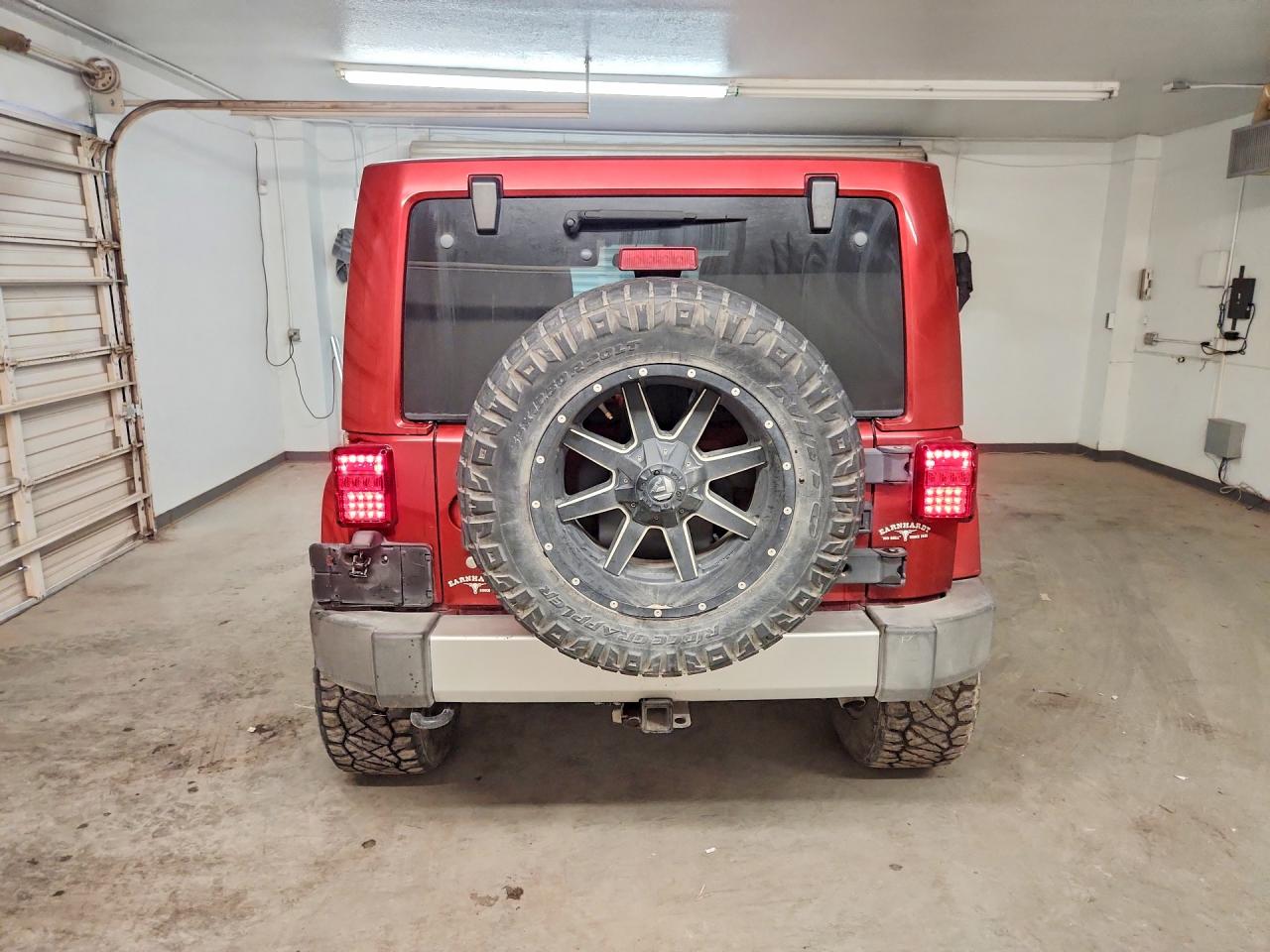 2013 Jeep Wrangler Unlimited Sahara Burgundy vin: 1C4BJWEG7DL503365