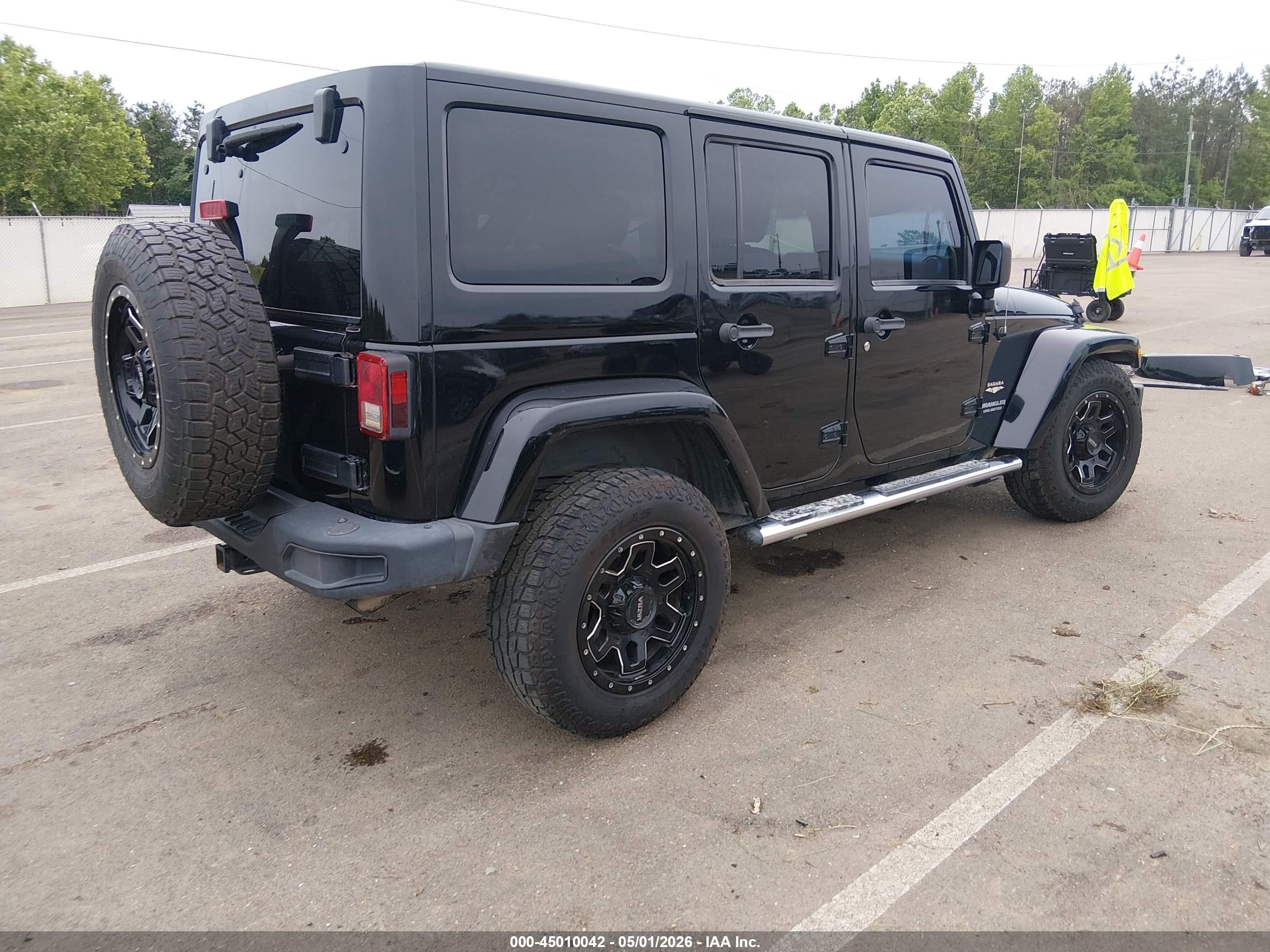 2013 Jeep Wrangler Unlimited Sahara Black vin: 1C4BJWEG7DL526354