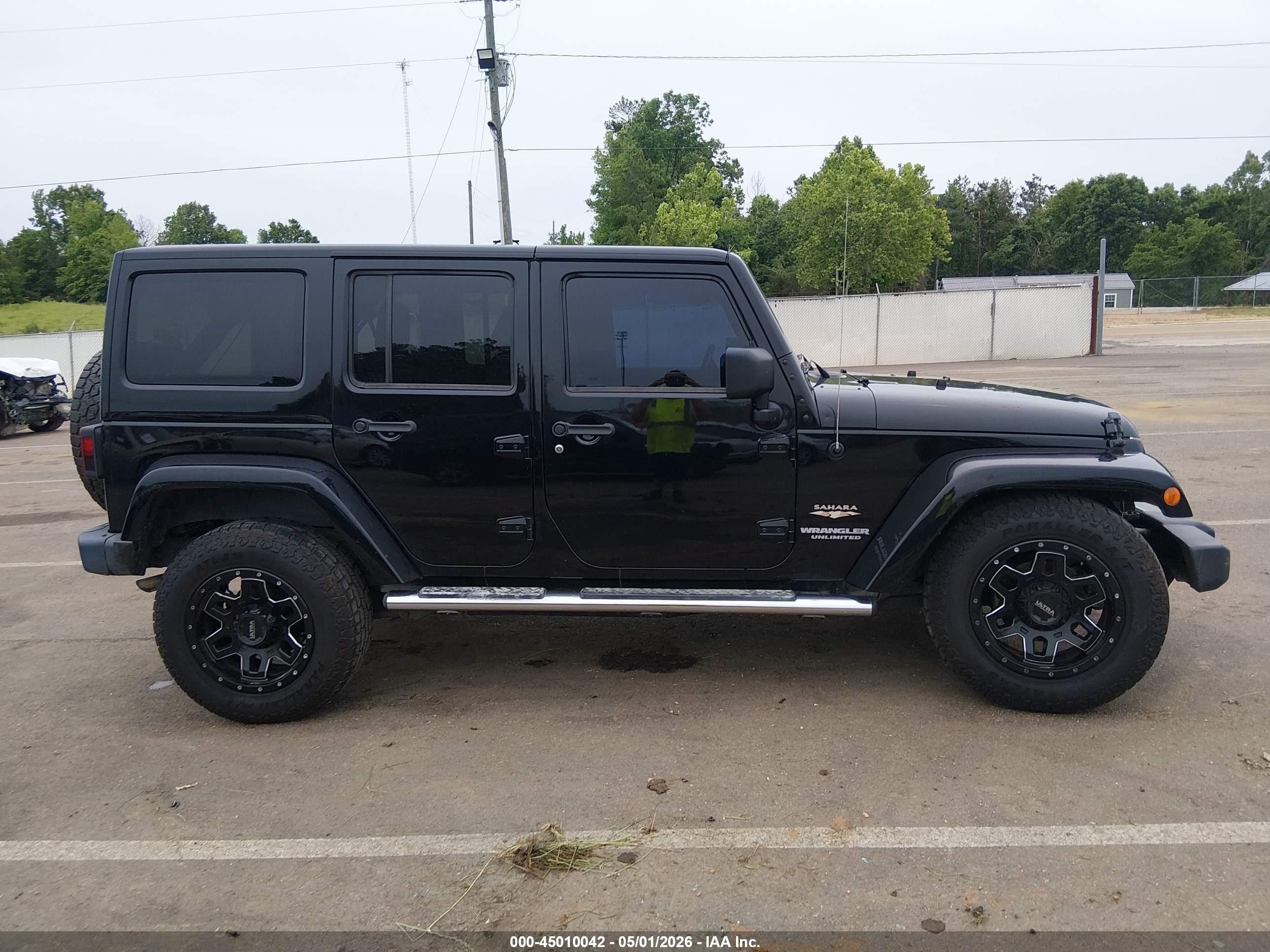2013 Jeep Wrangler Unlimited Sahara Black vin: 1C4BJWEG7DL526354