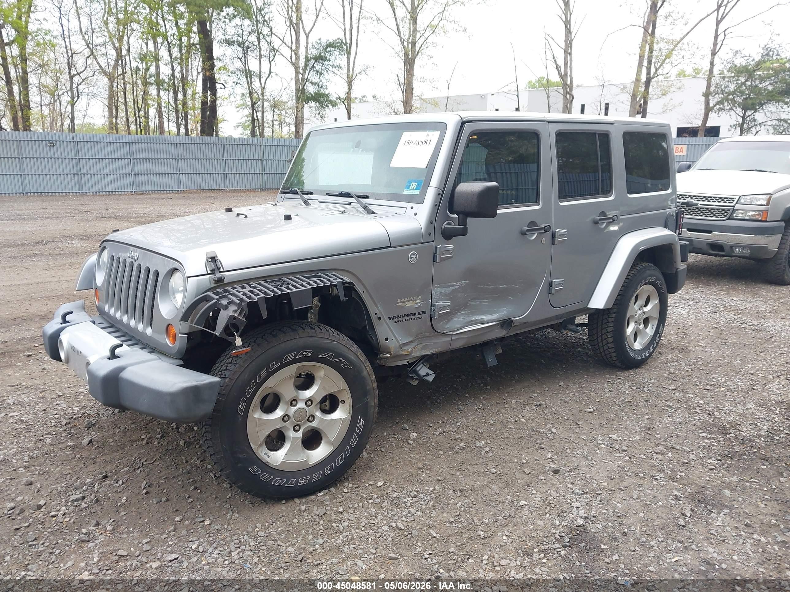 2013 Jeep Wrangler Unlimited Sahara Silver vin: 1C4BJWEG7DL567342
