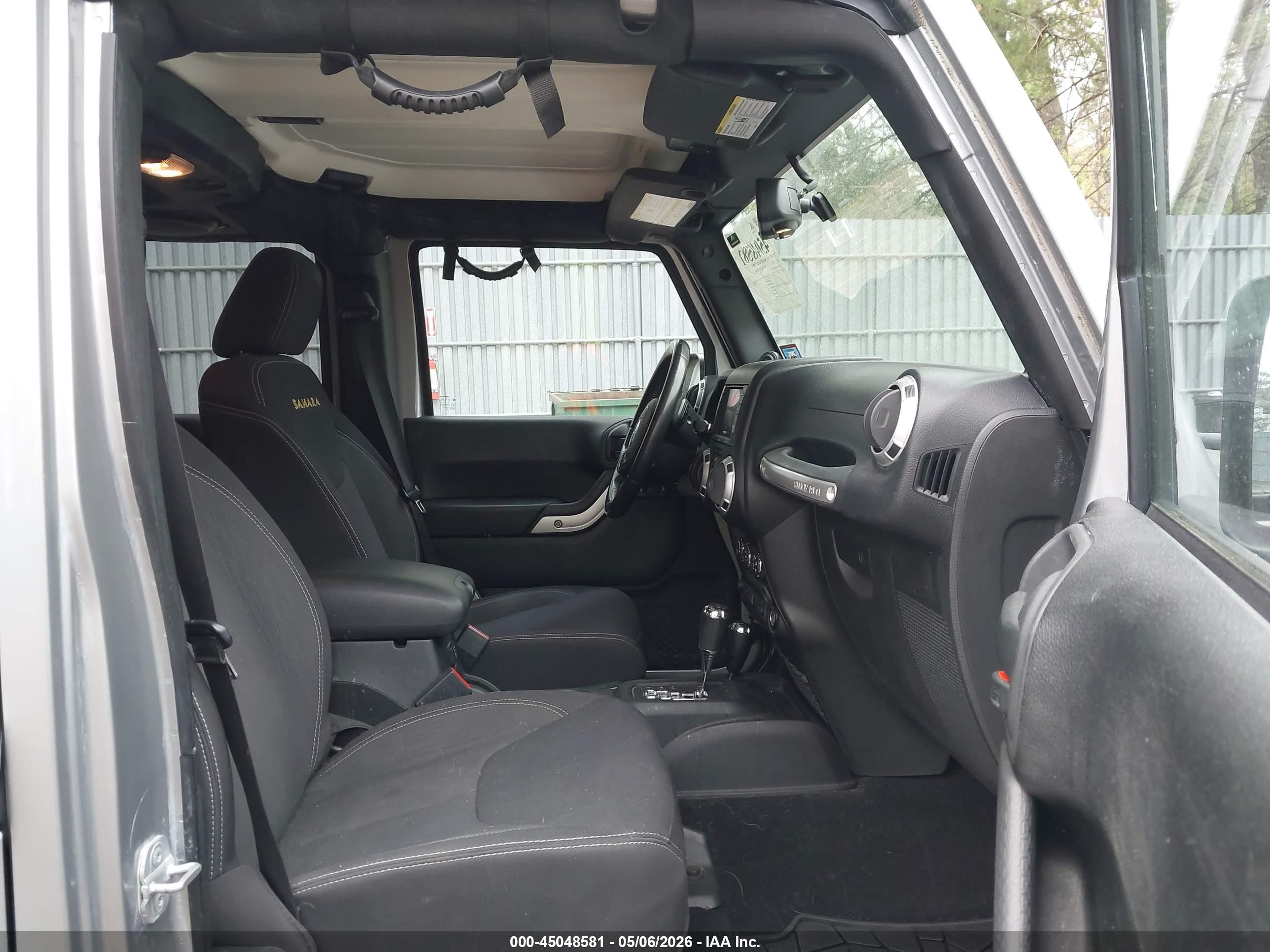 2013 Jeep Wrangler Unlimited Sahara Silver vin: 1C4BJWEG7DL567342