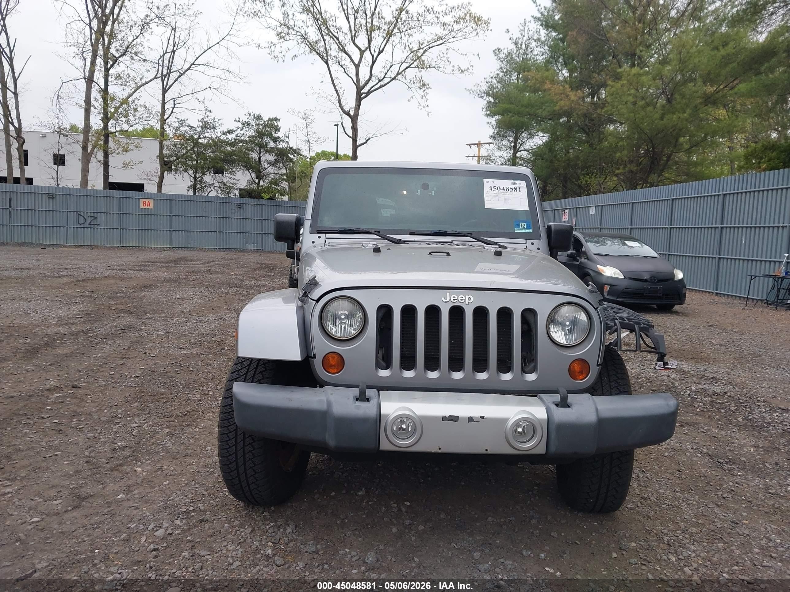 2013 Jeep Wrangler Unlimited Sahara Silver vin: 1C4BJWEG7DL567342