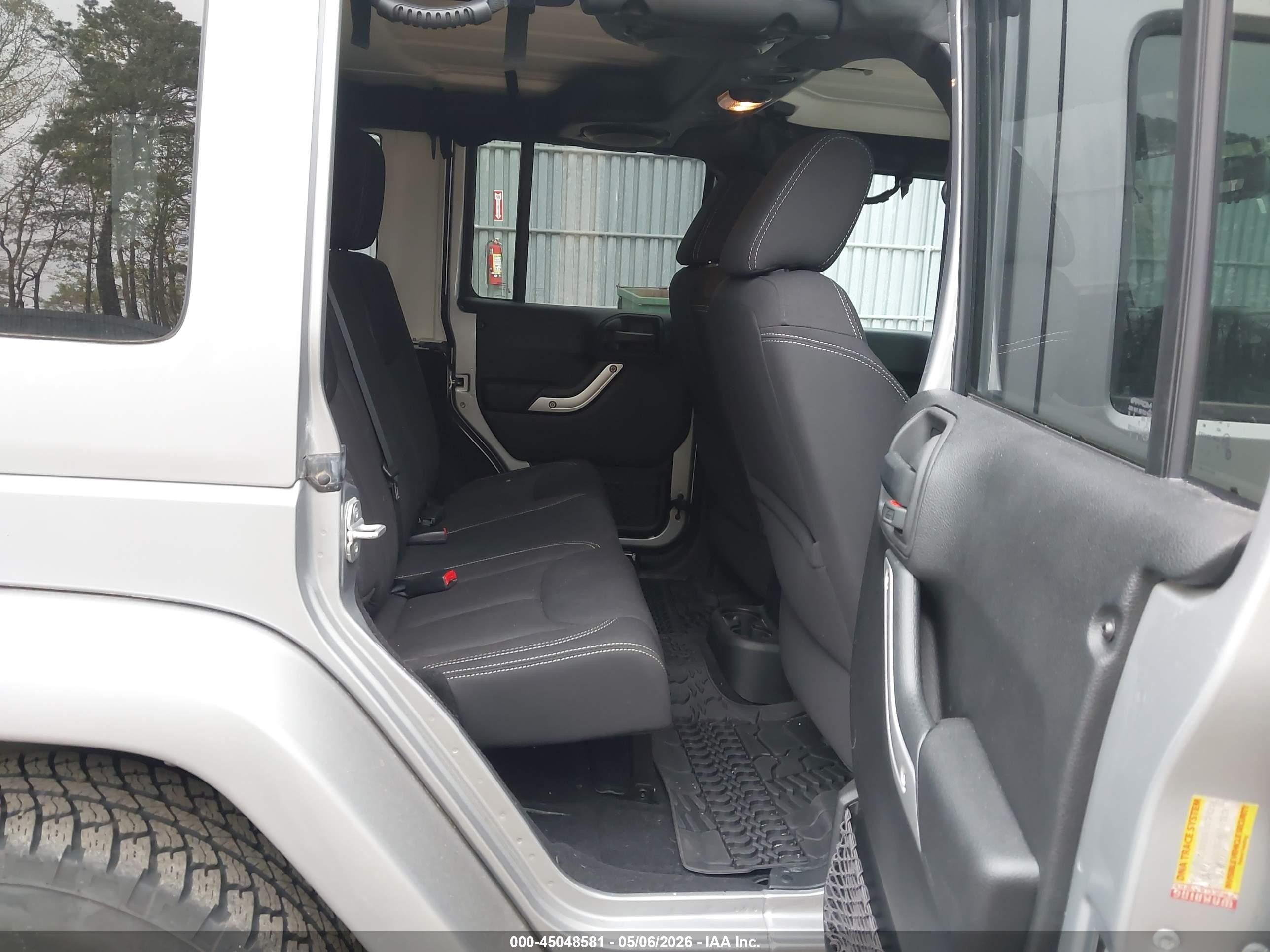 2013 Jeep Wrangler Unlimited Sahara Silver vin: 1C4BJWEG7DL567342