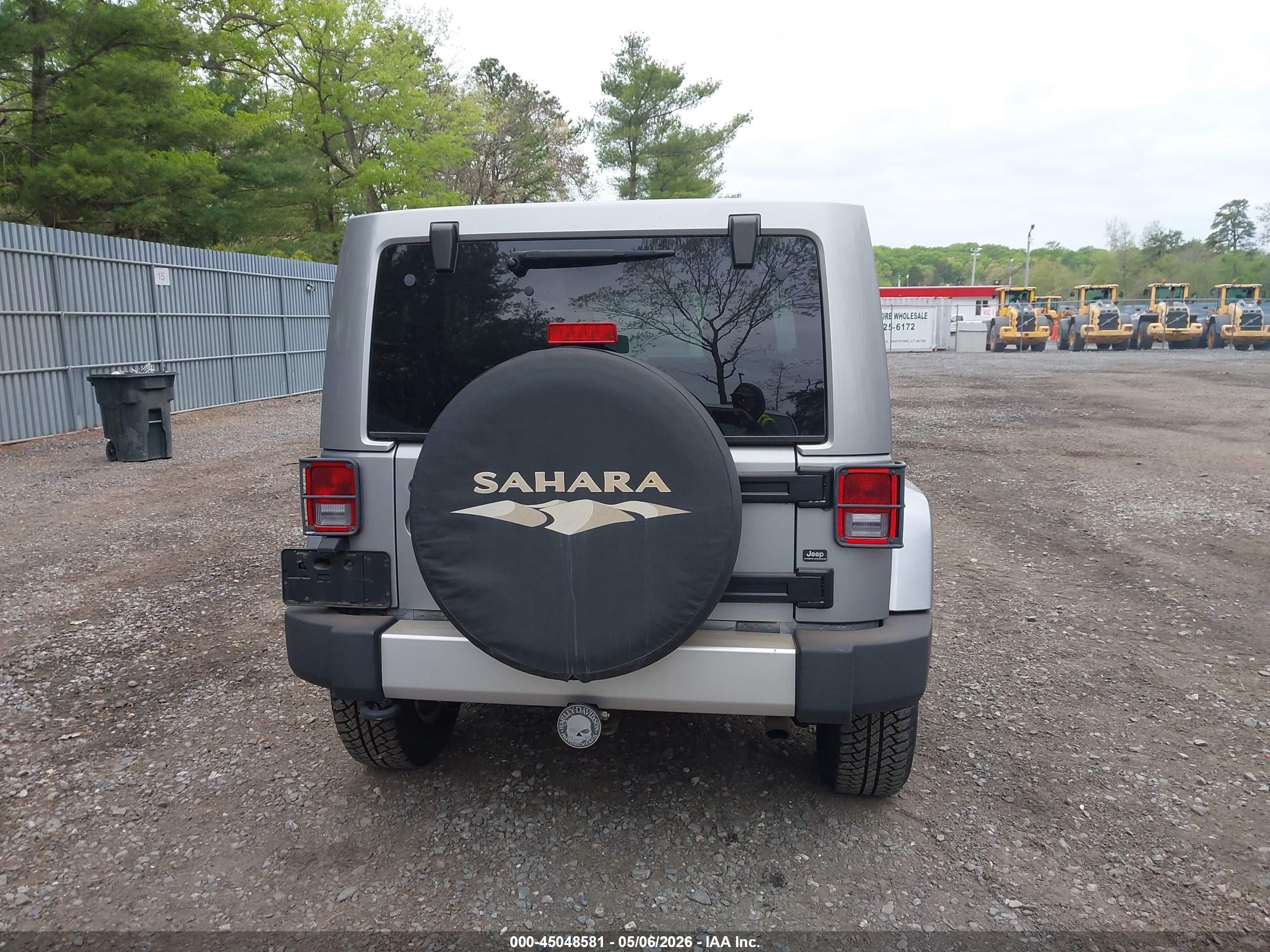 2013 Jeep Wrangler Unlimited Sahara Silver vin: 1C4BJWEG7DL567342