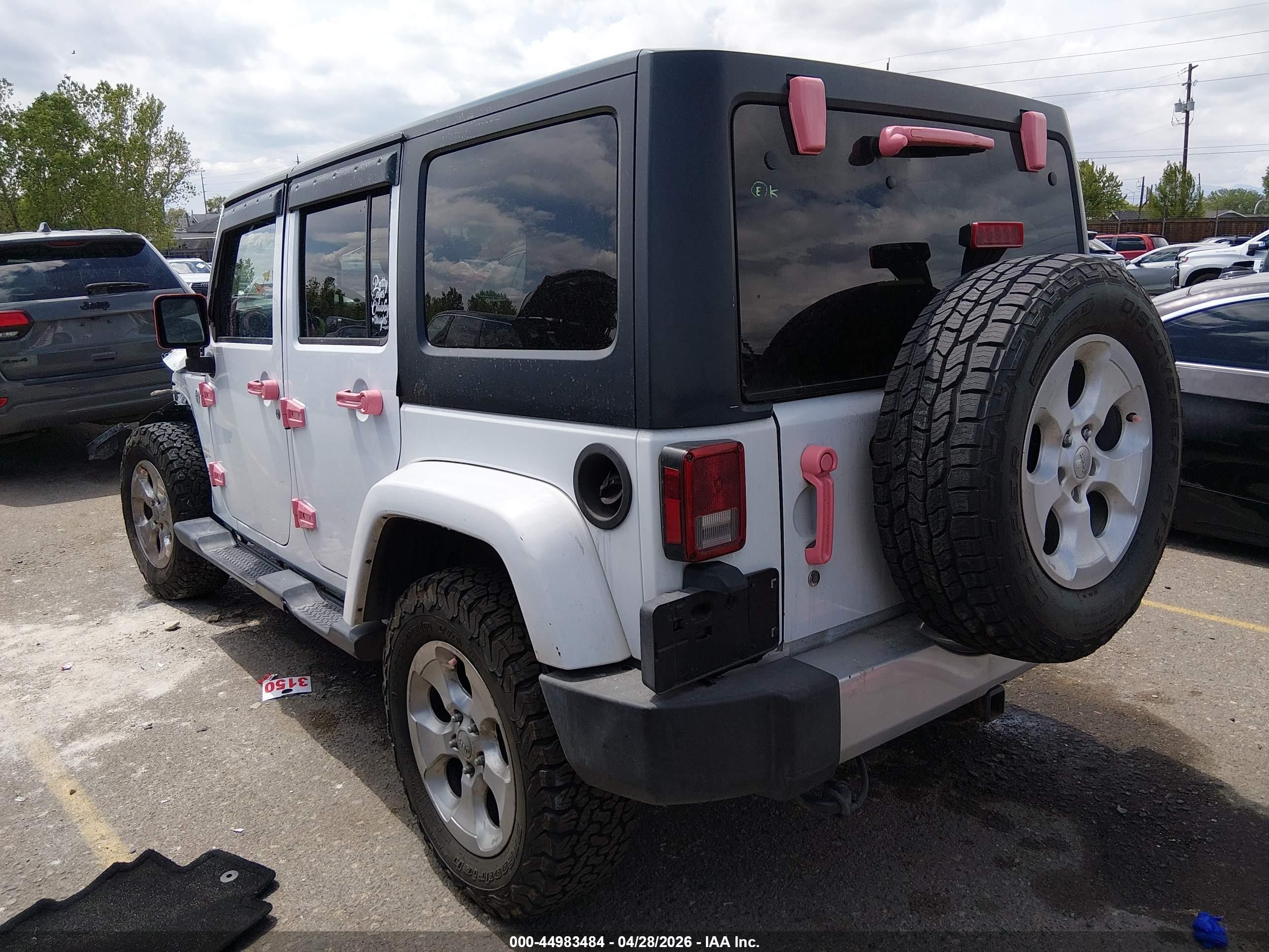 2015 Jeep Wrangler Unlimited Sahara White vin: 1C4BJWEG7FL562970