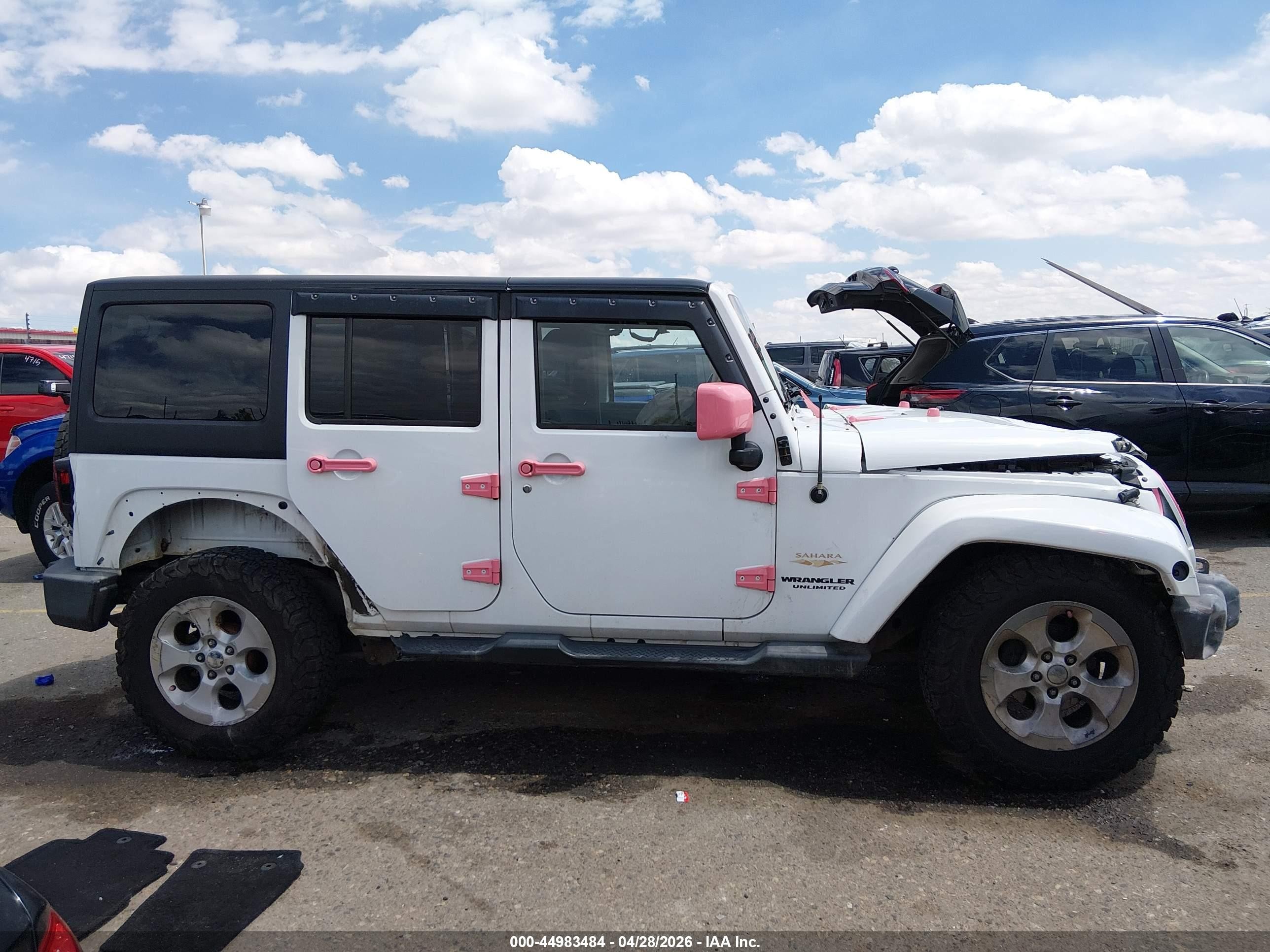 2015 Jeep Wrangler Unlimited Sahara White vin: 1C4BJWEG7FL562970