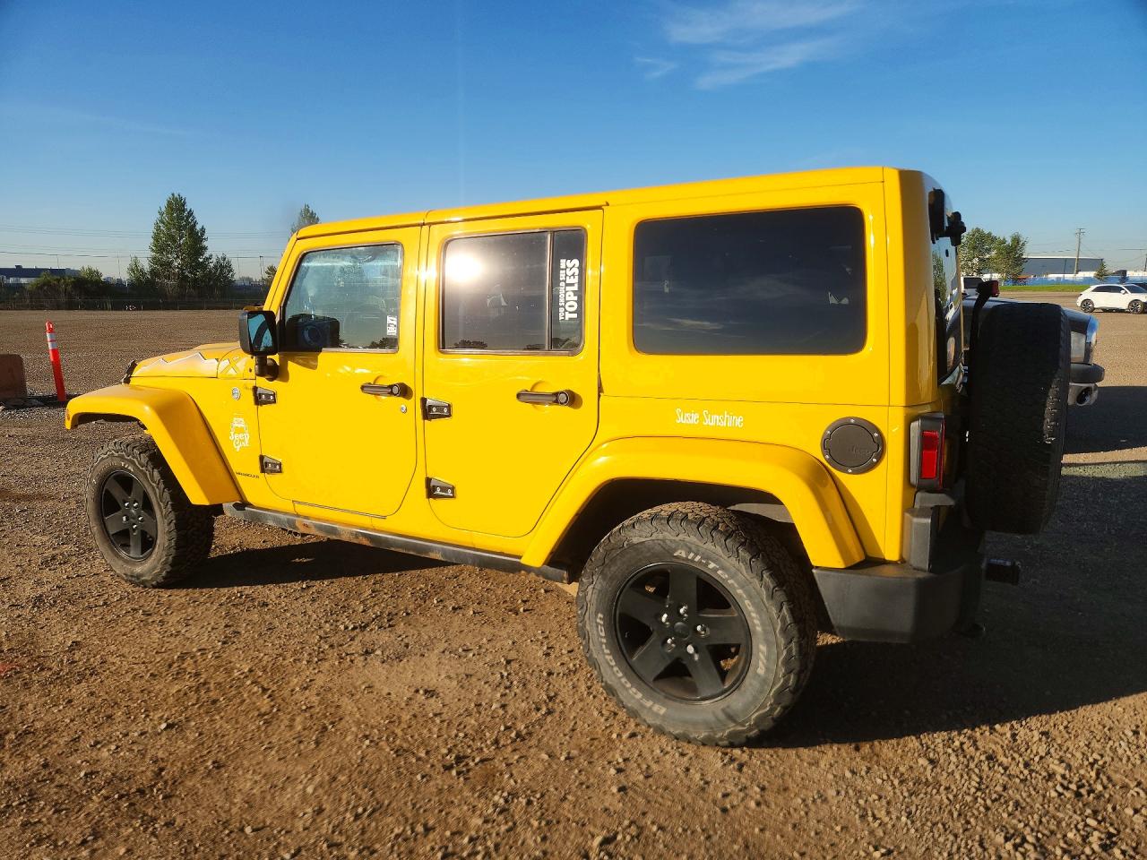 2015 Jeep Wrangler Unlimited Sahara Yellow vin: 1C4BJWEG7FL615540