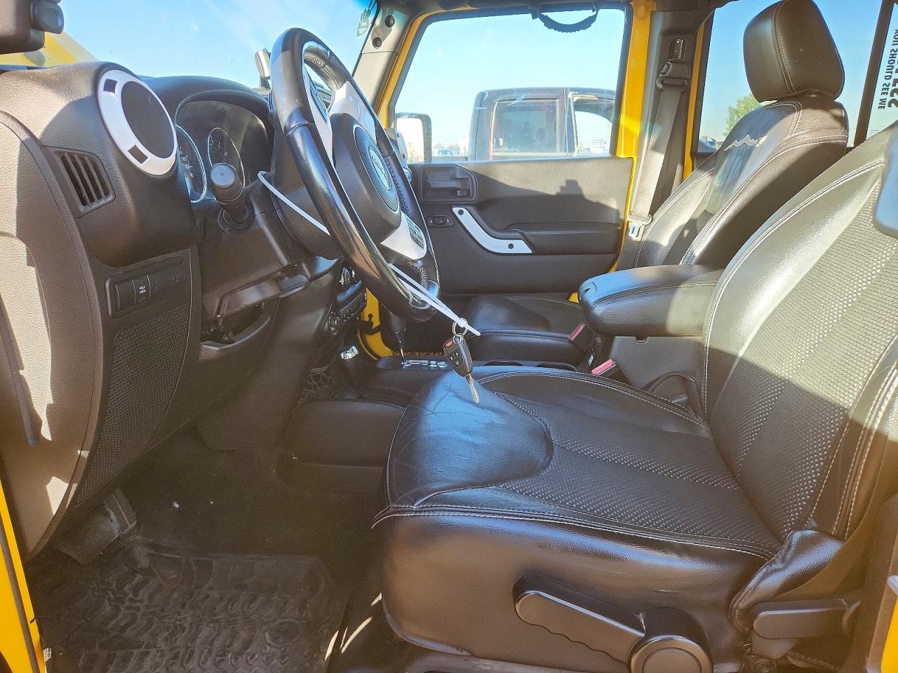 2015 Jeep Wrangler Unlimited Sahara Yellow vin: 1C4BJWEG7FL615540