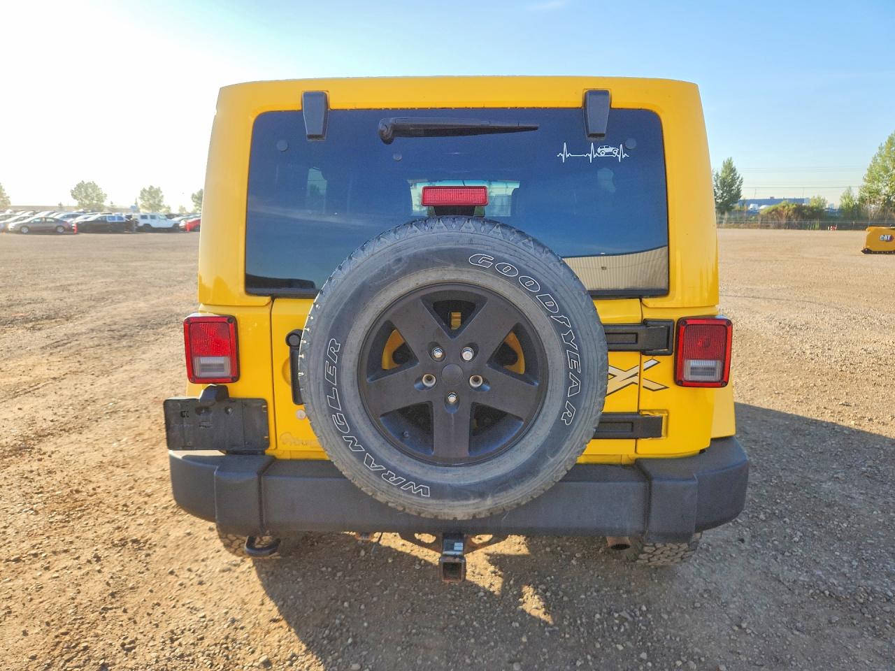 2015 Jeep Wrangler Unlimited Sahara Yellow vin: 1C4BJWEG7FL615540