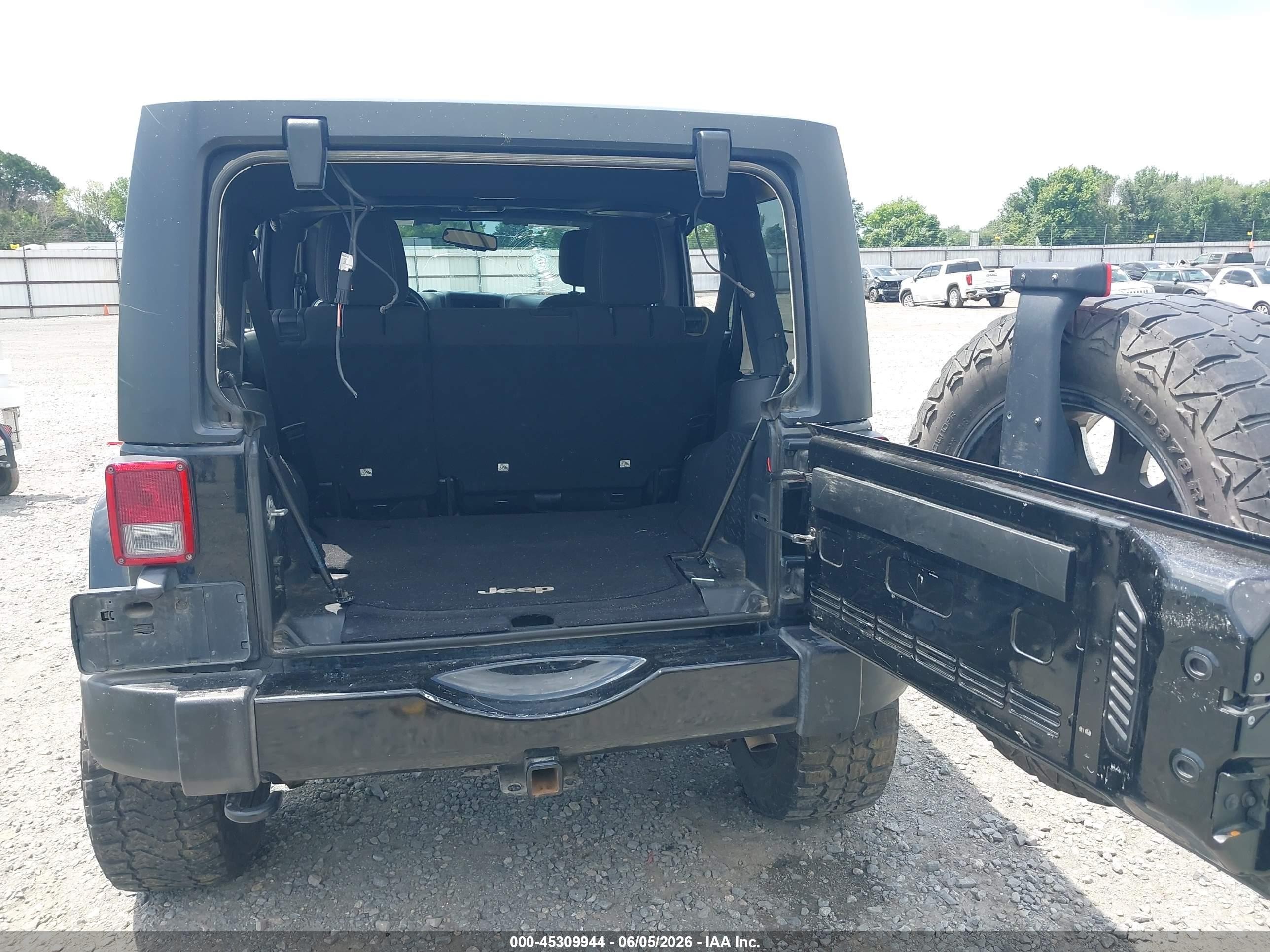2015 Jeep Wrangler Unlimited Sahara Black vin: 1C4BJWEG7FL685524