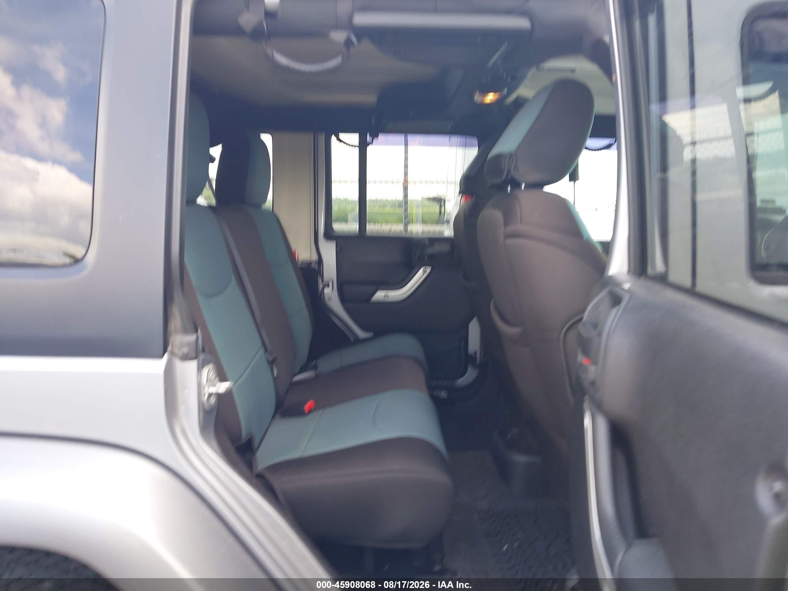 2015 Jeep Wrangler Unlimited Sahara Silver vin: 1C4BJWEG7FL700409