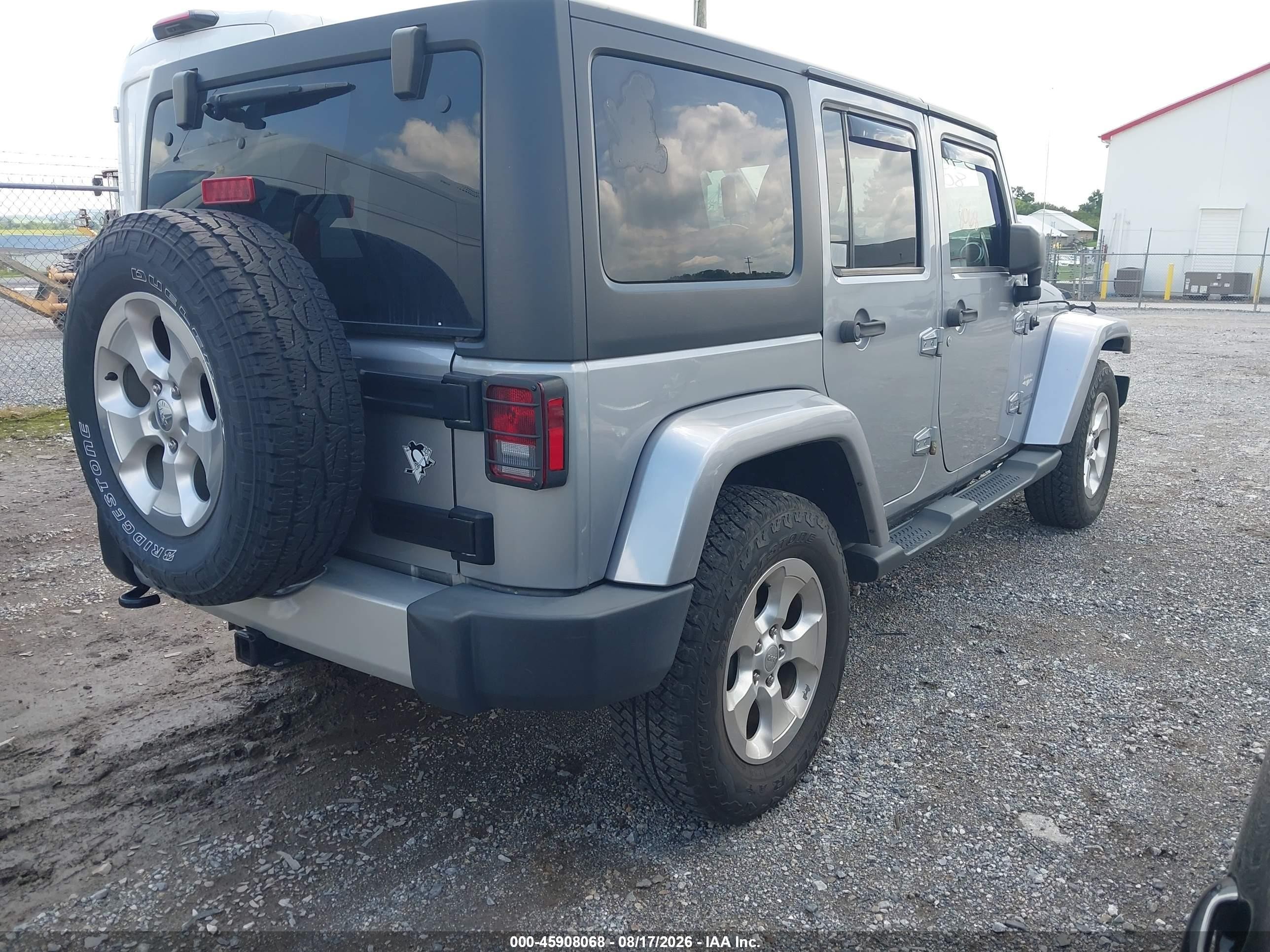 2015 Jeep Wrangler Unlimited Sahara Silver vin: 1C4BJWEG7FL700409