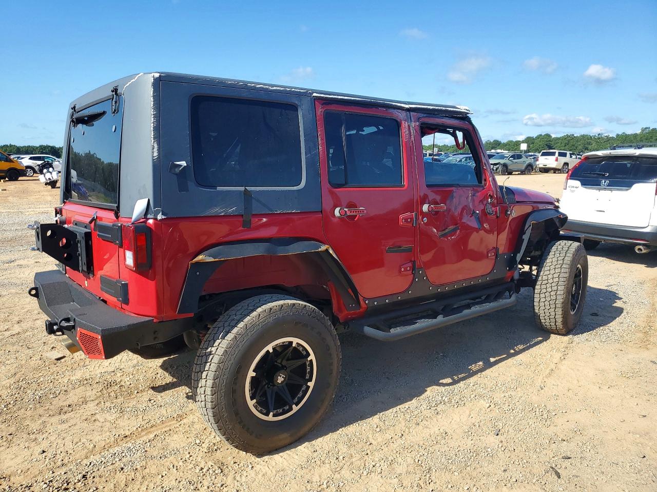 2012 Jeep Wrangler Unlimited Sahara Red vin: 1C4BJWEG8CL100154