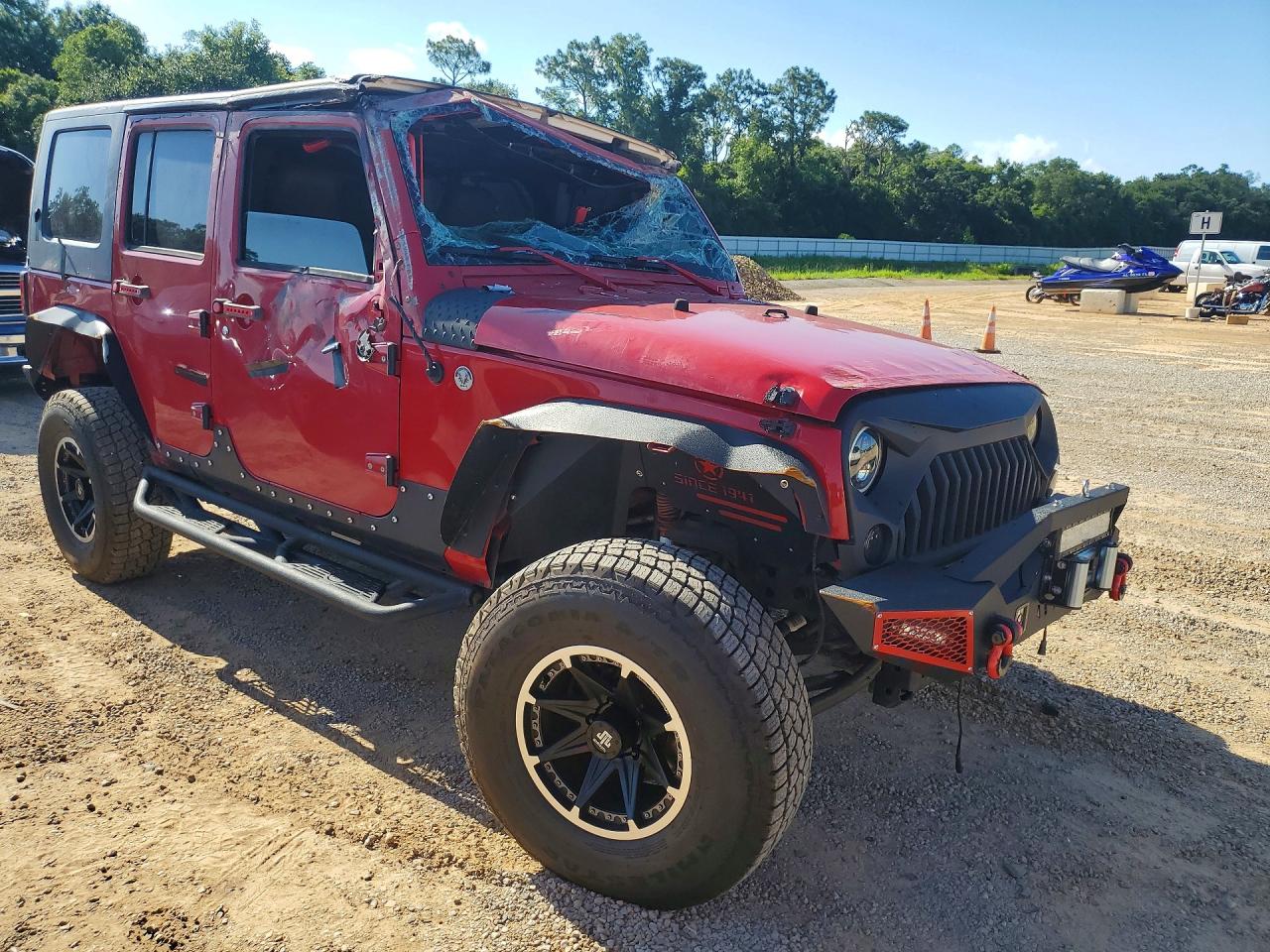 2012 Jeep Wrangler Unlimited Sahara Red vin: 1C4BJWEG8CL100154