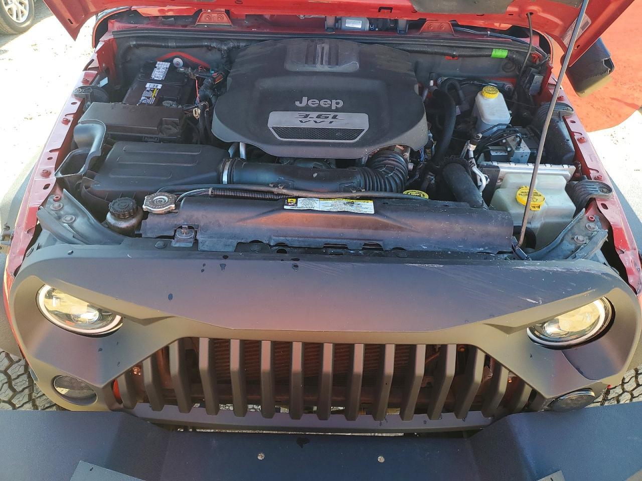 2012 Jeep Wrangler Unlimited Sahara Red vin: 1C4BJWEG8CL100154