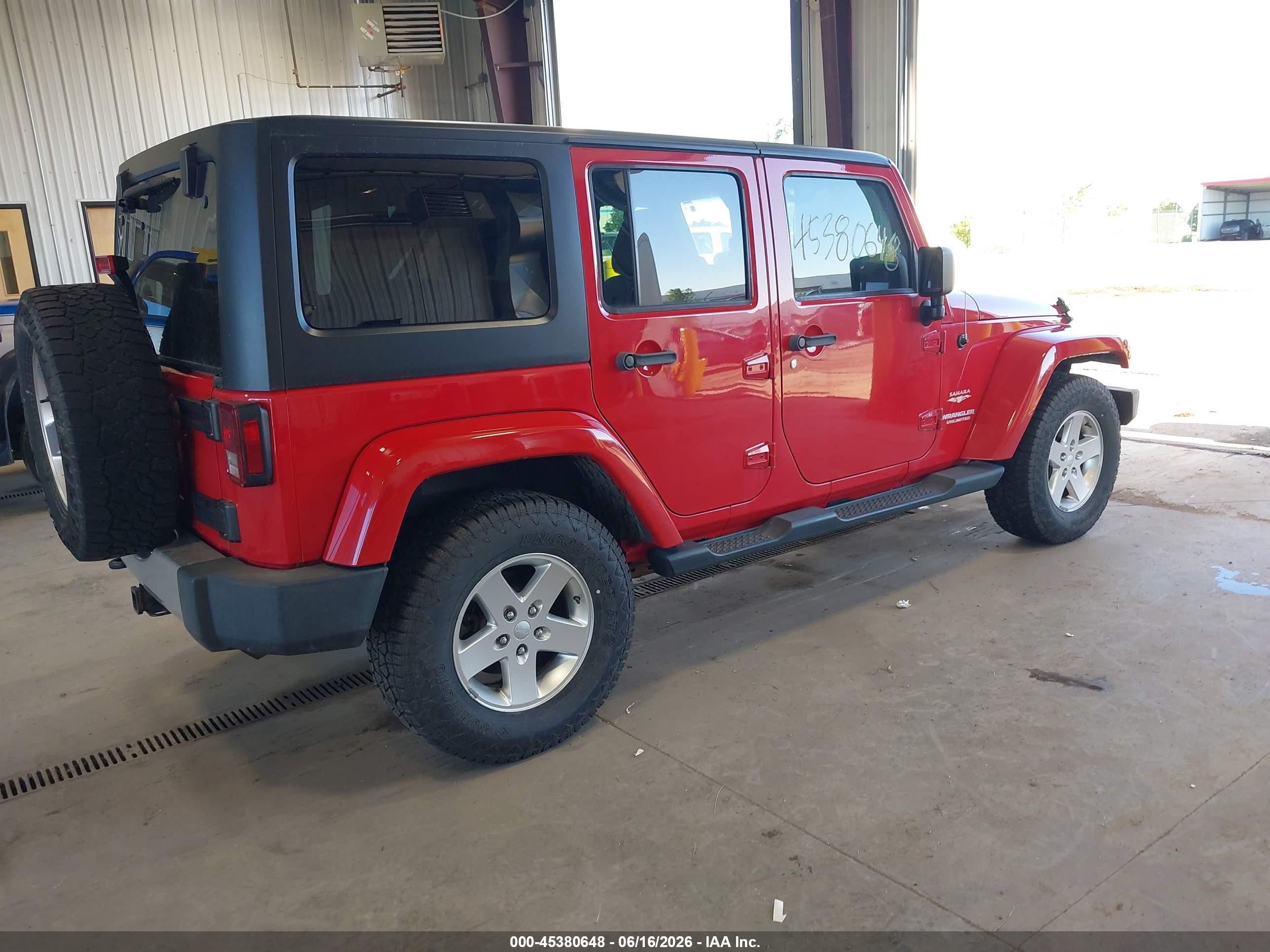 2012 Jeep Wrangler Unlimited Sahara Red vin: 1C4BJWEG8CL164047