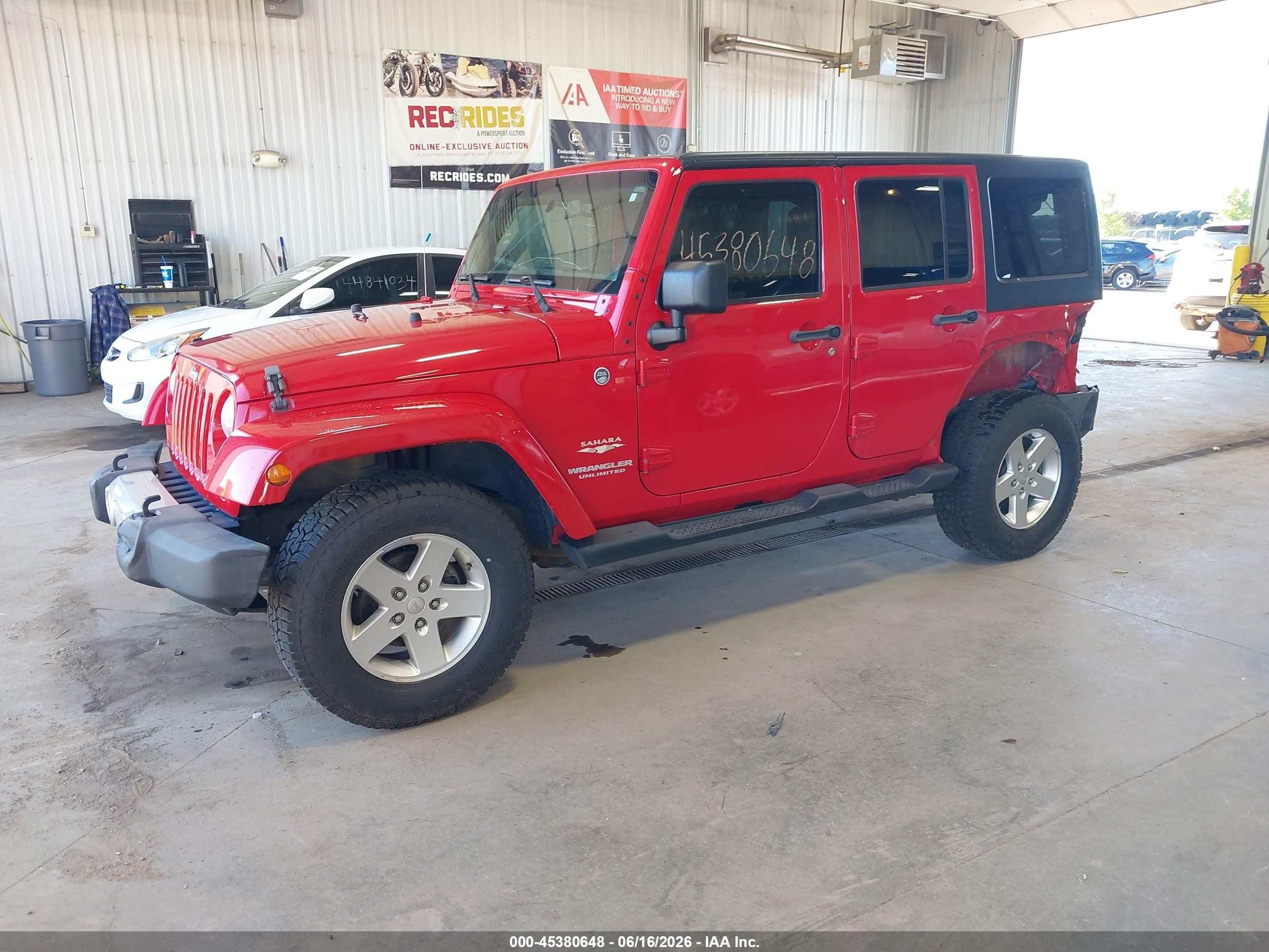 2012 Jeep Wrangler Unlimited Sahara Red vin: 1C4BJWEG8CL164047
