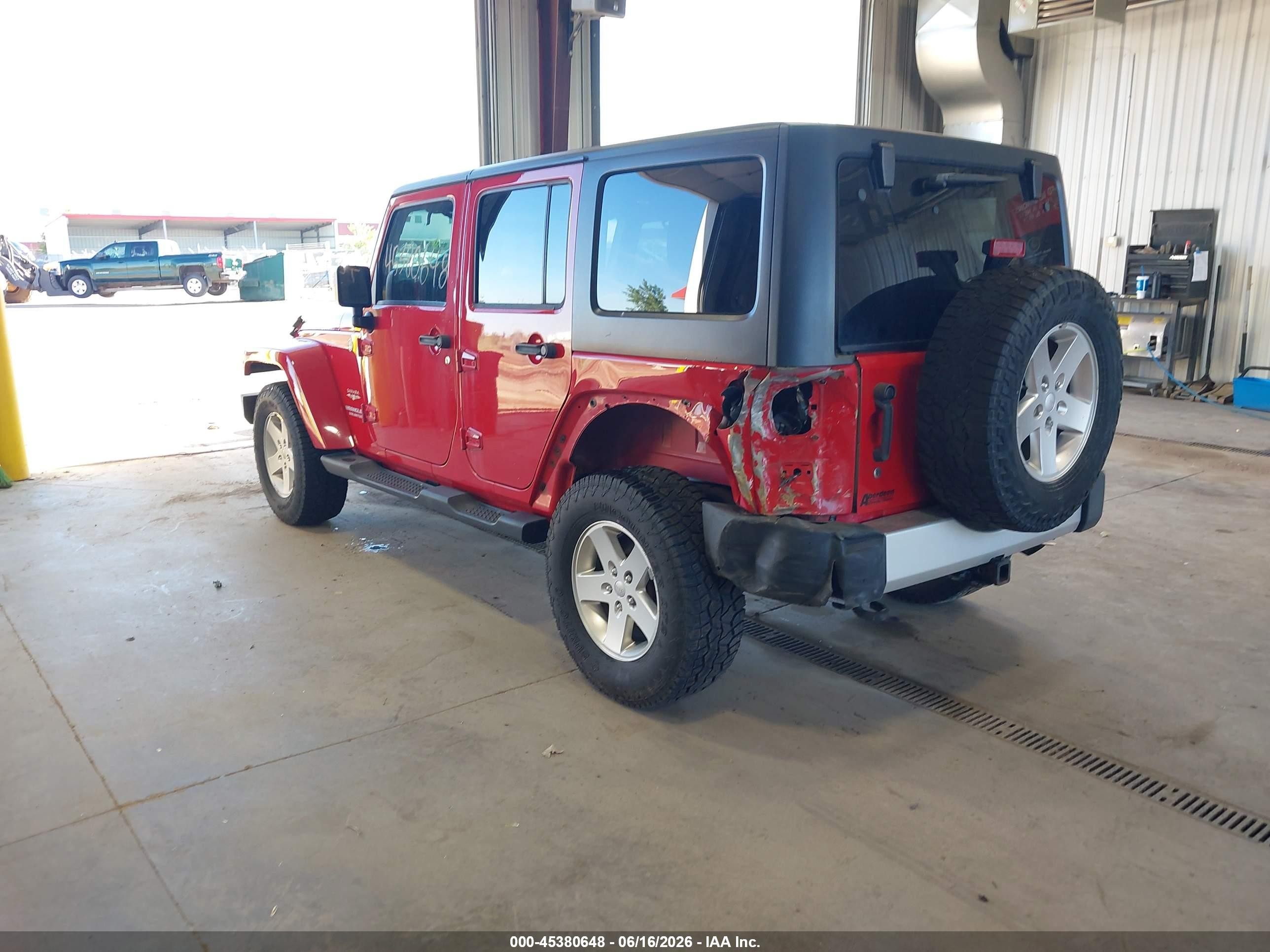 2012 Jeep Wrangler Unlimited Sahara Red vin: 1C4BJWEG8CL164047