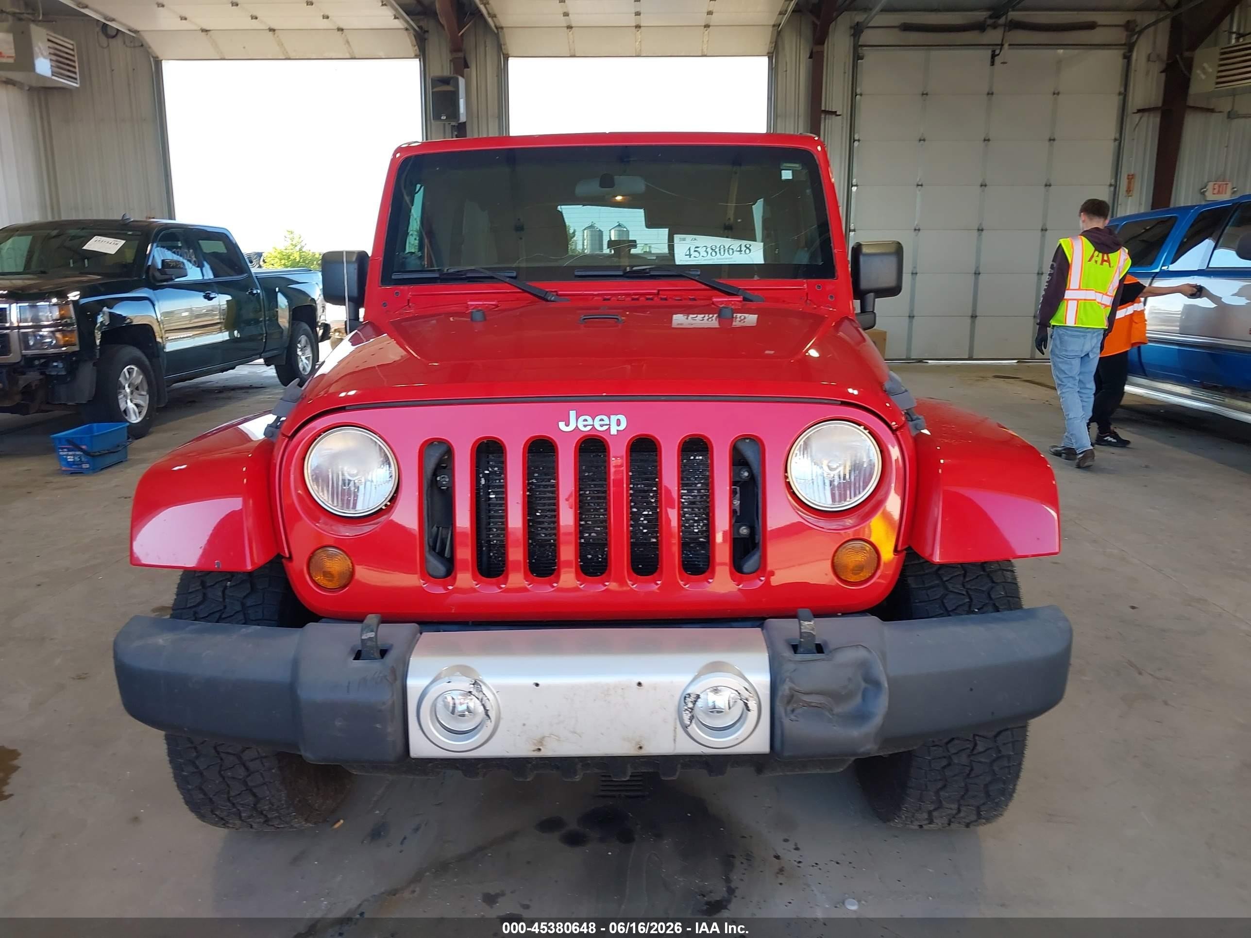 2012 Jeep Wrangler Unlimited Sahara Red vin: 1C4BJWEG8CL164047