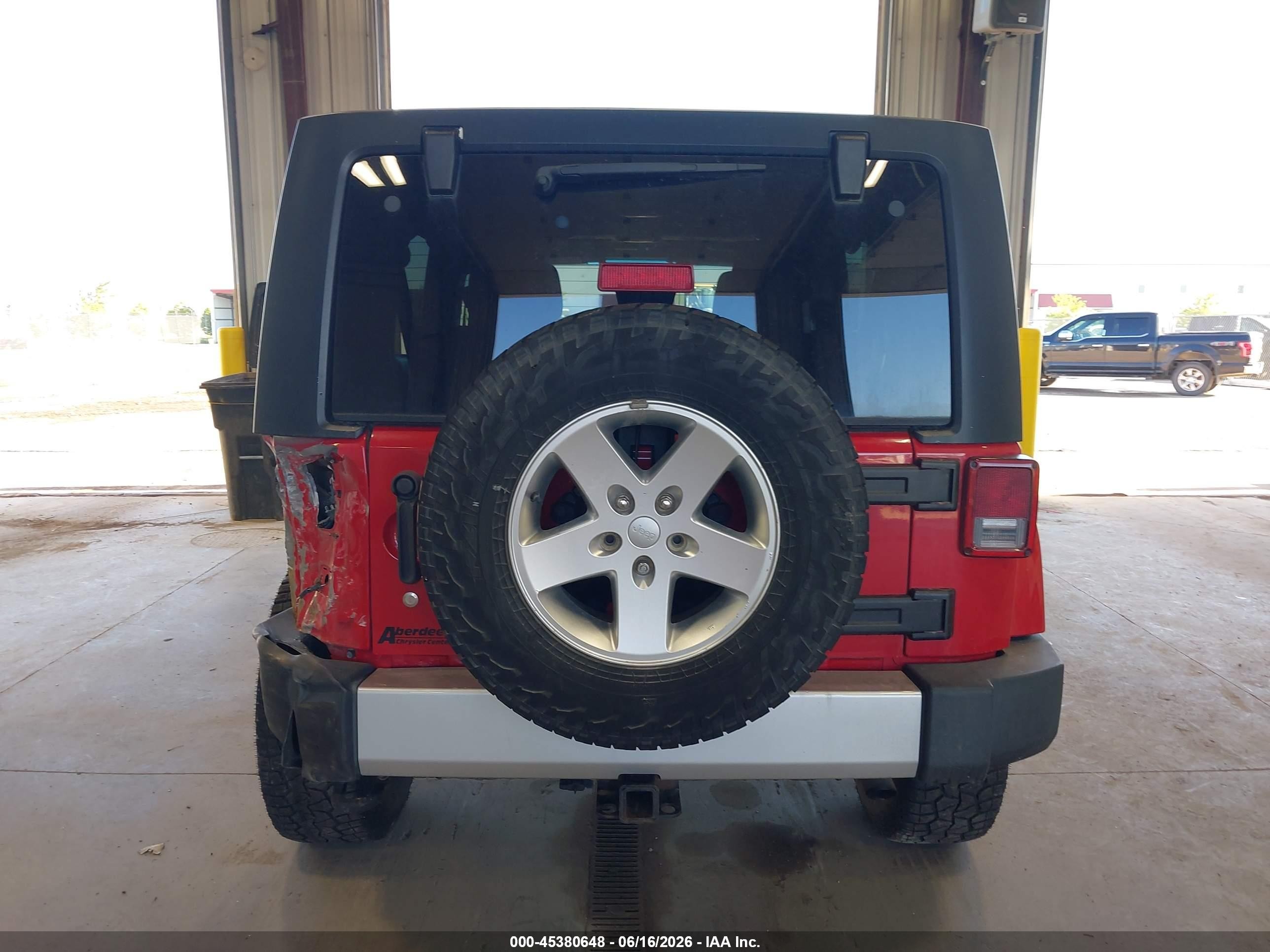 2012 Jeep Wrangler Unlimited Sahara Red vin: 1C4BJWEG8CL164047