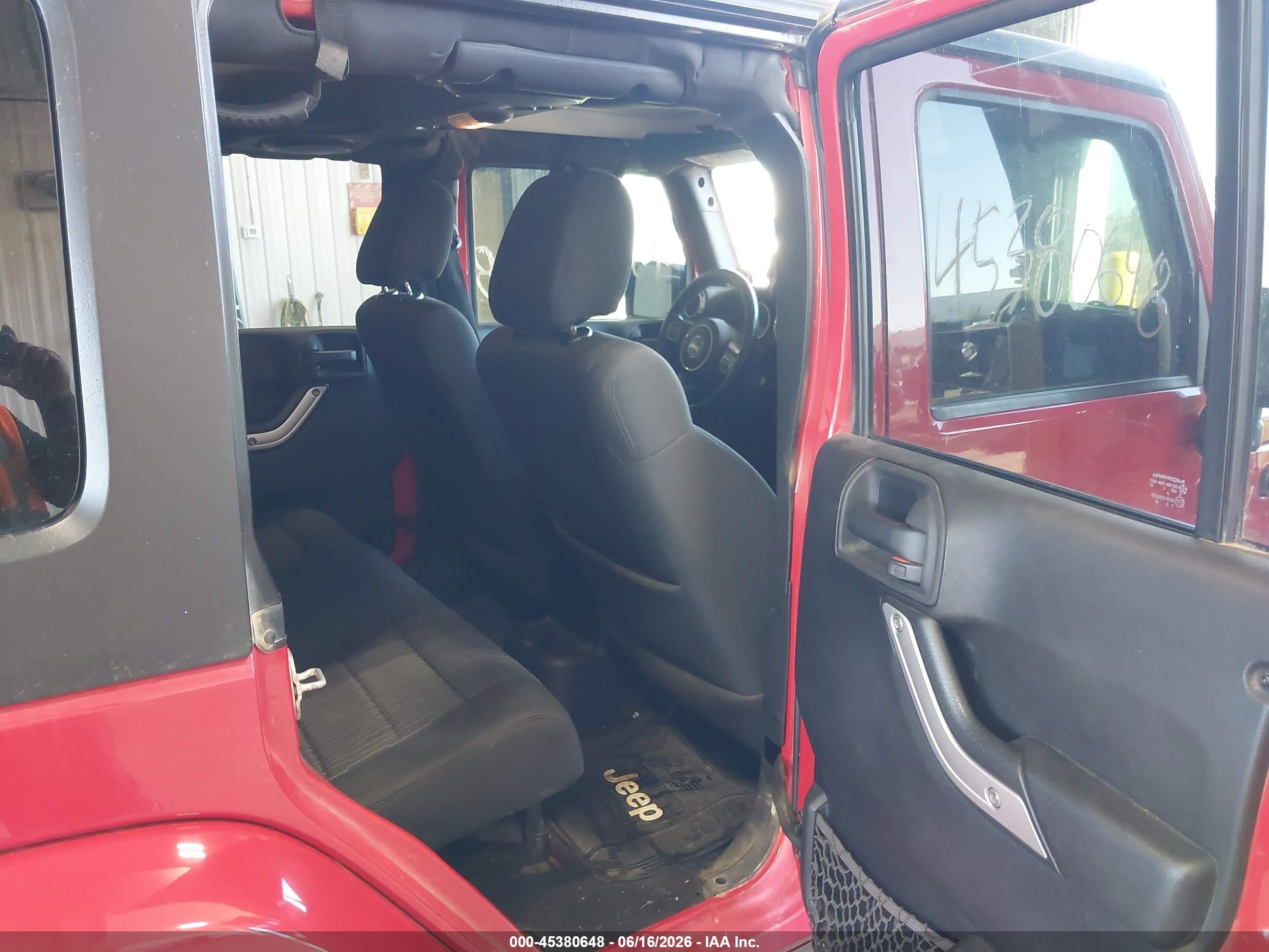 2012 Jeep Wrangler Unlimited Sahara Red vin: 1C4BJWEG8CL164047