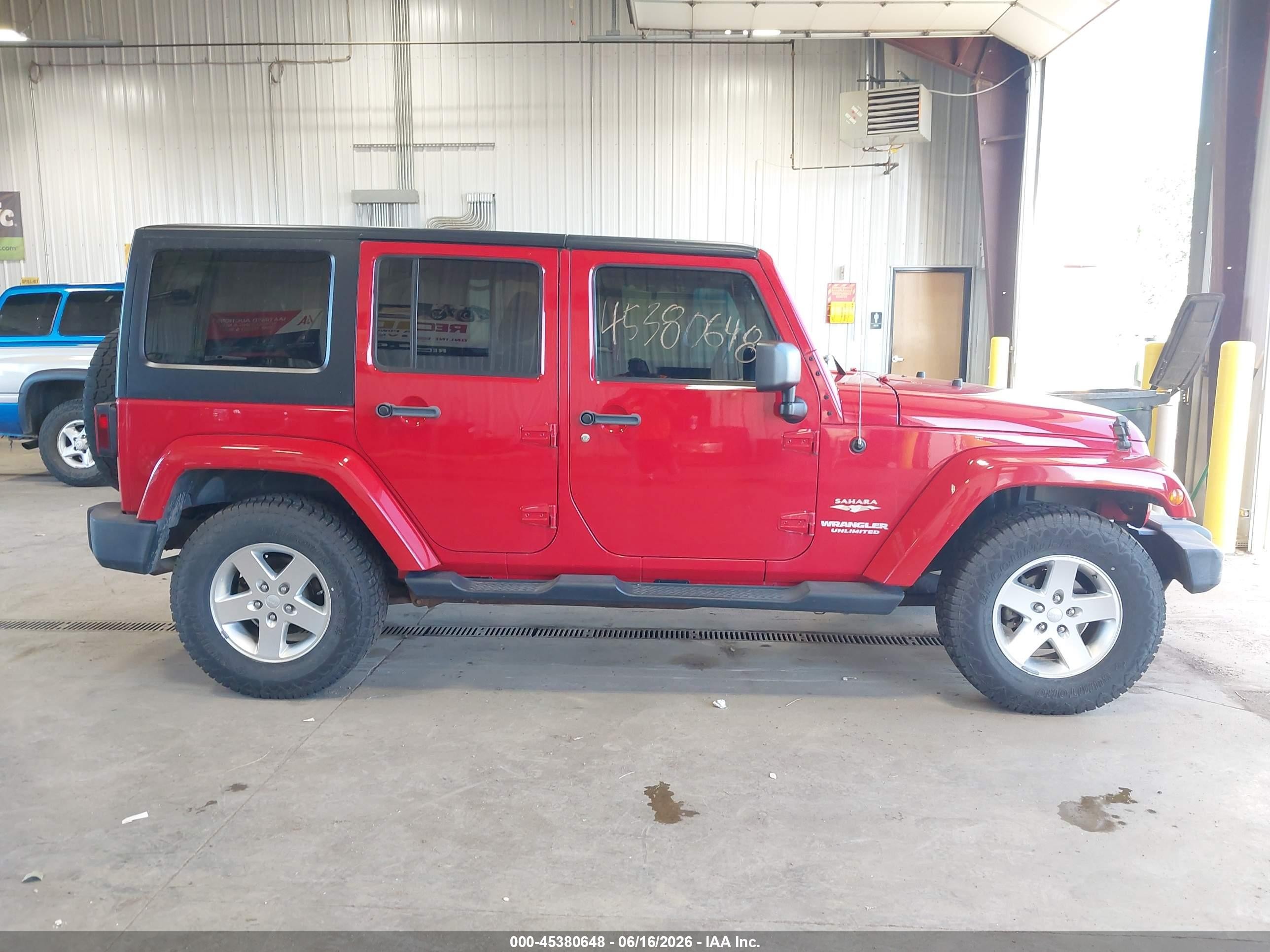 2012 Jeep Wrangler Unlimited Sahara Red vin: 1C4BJWEG8CL164047
