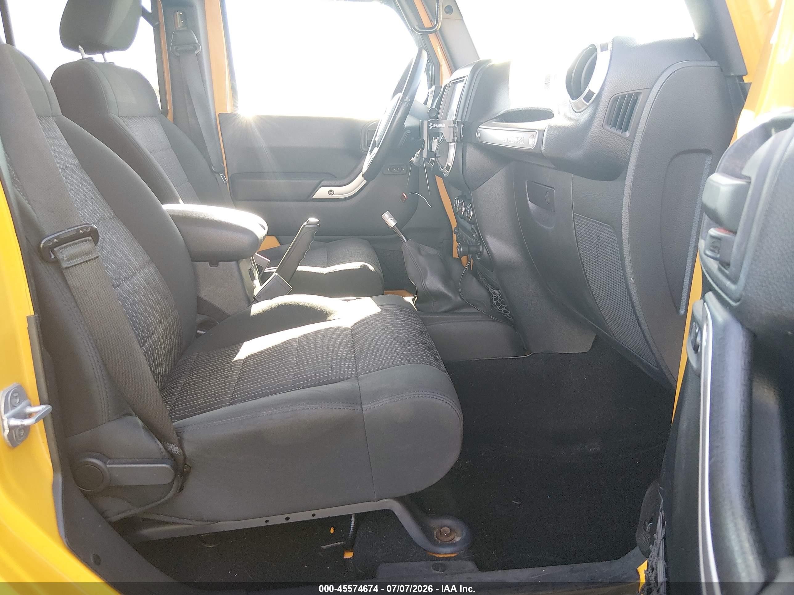 2012 Jeep Wrangler Unlimited Sahara Yellow vin: 1C4BJWEG8CL196559