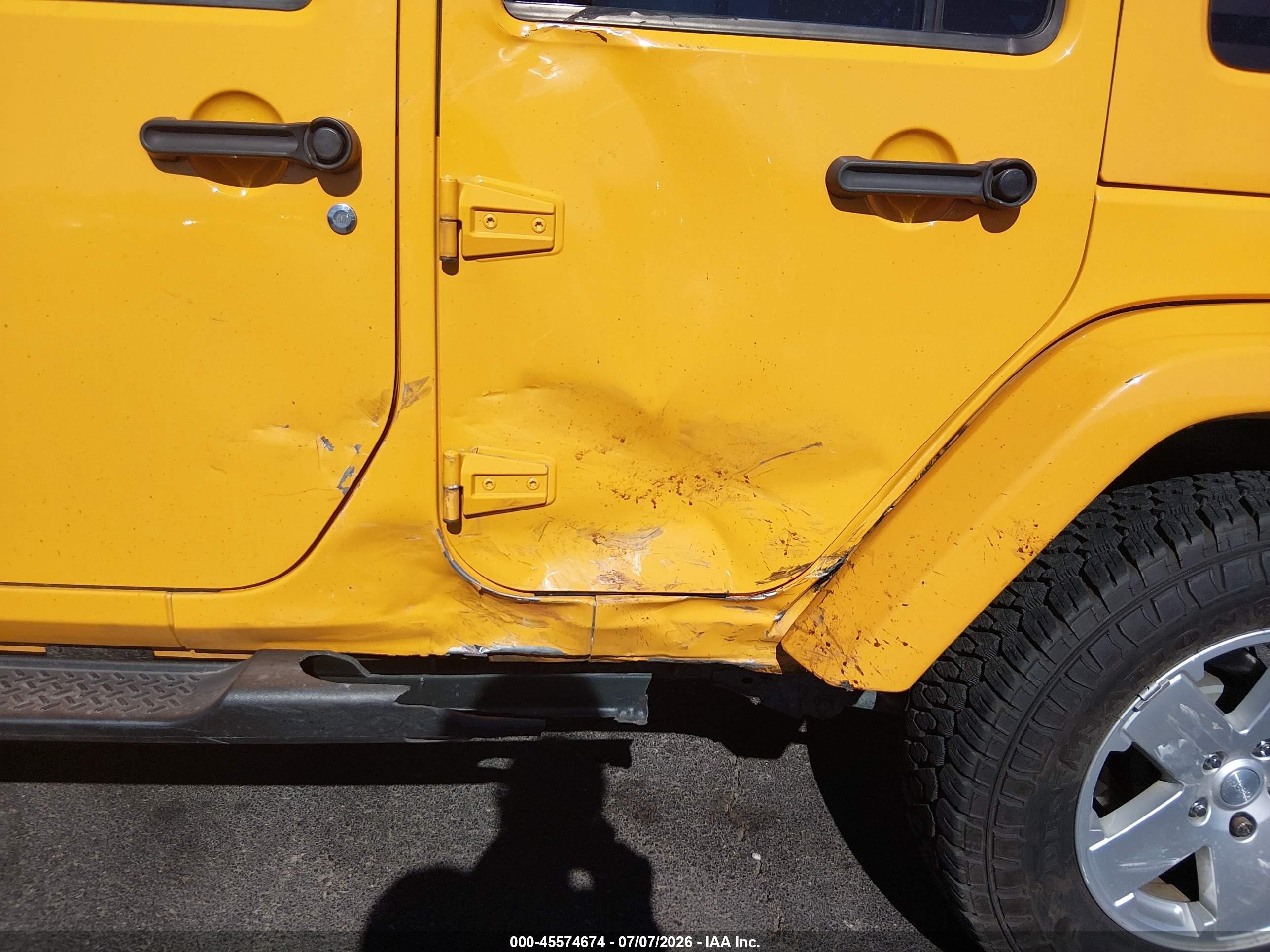 2012 Jeep Wrangler Unlimited Sahara Yellow vin: 1C4BJWEG8CL196559