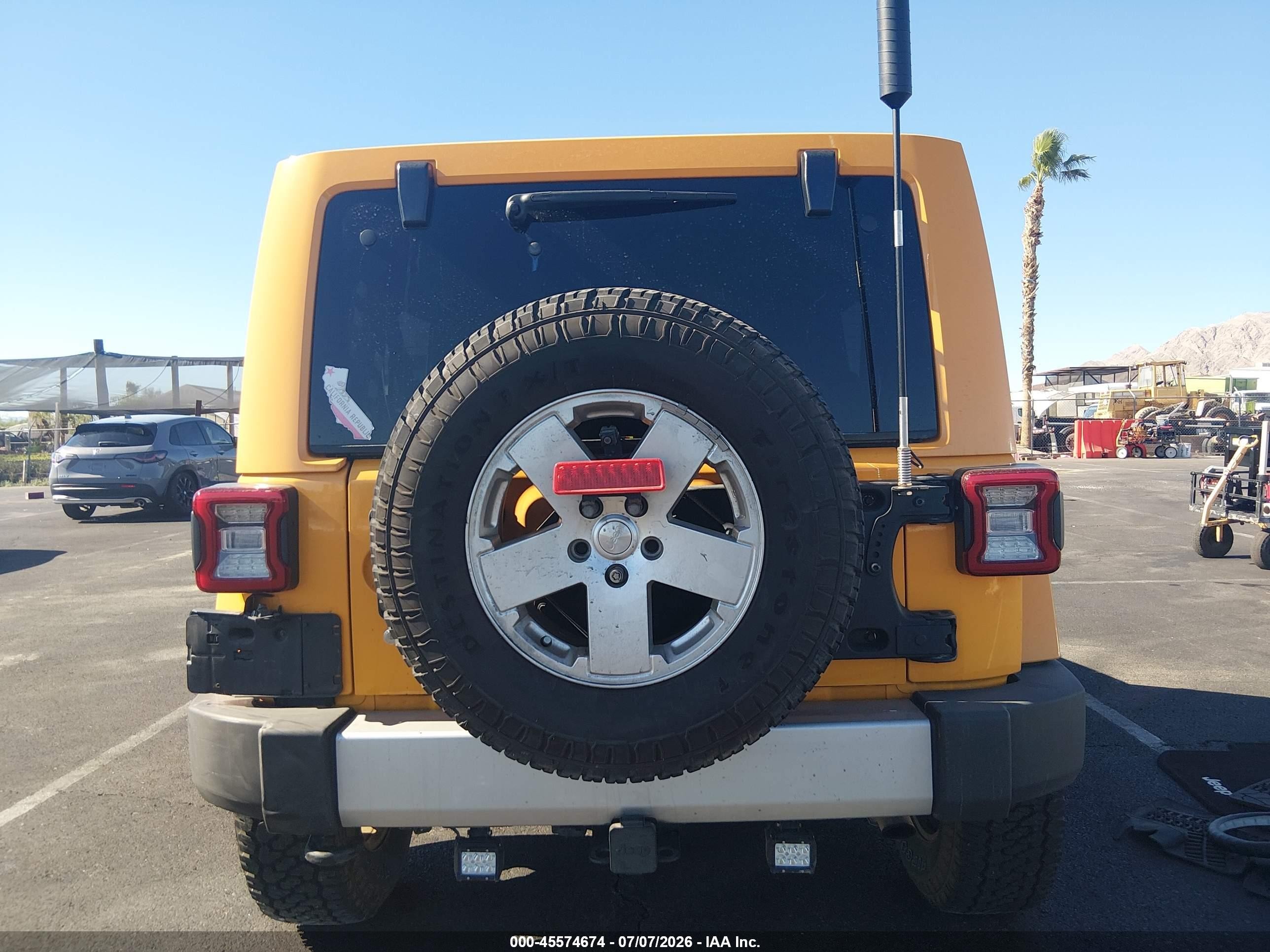 2012 Jeep Wrangler Unlimited Sahara Yellow vin: 1C4BJWEG8CL196559