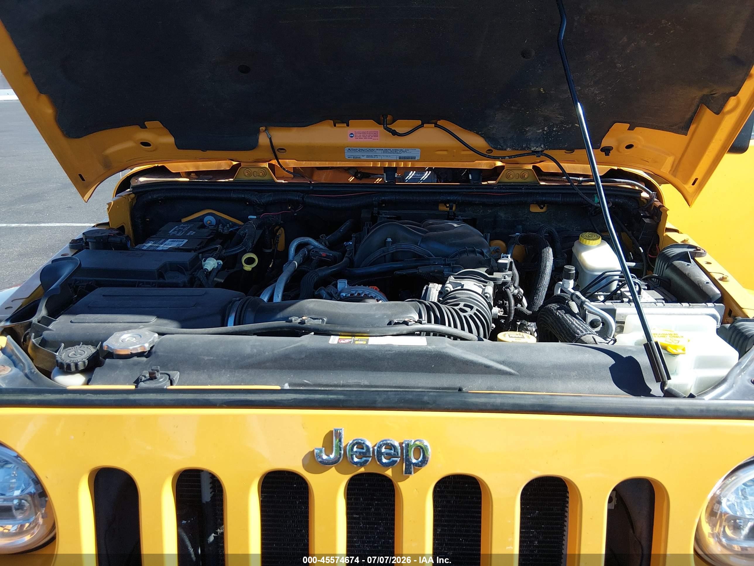 2012 Jeep Wrangler Unlimited Sahara Yellow vin: 1C4BJWEG8CL196559