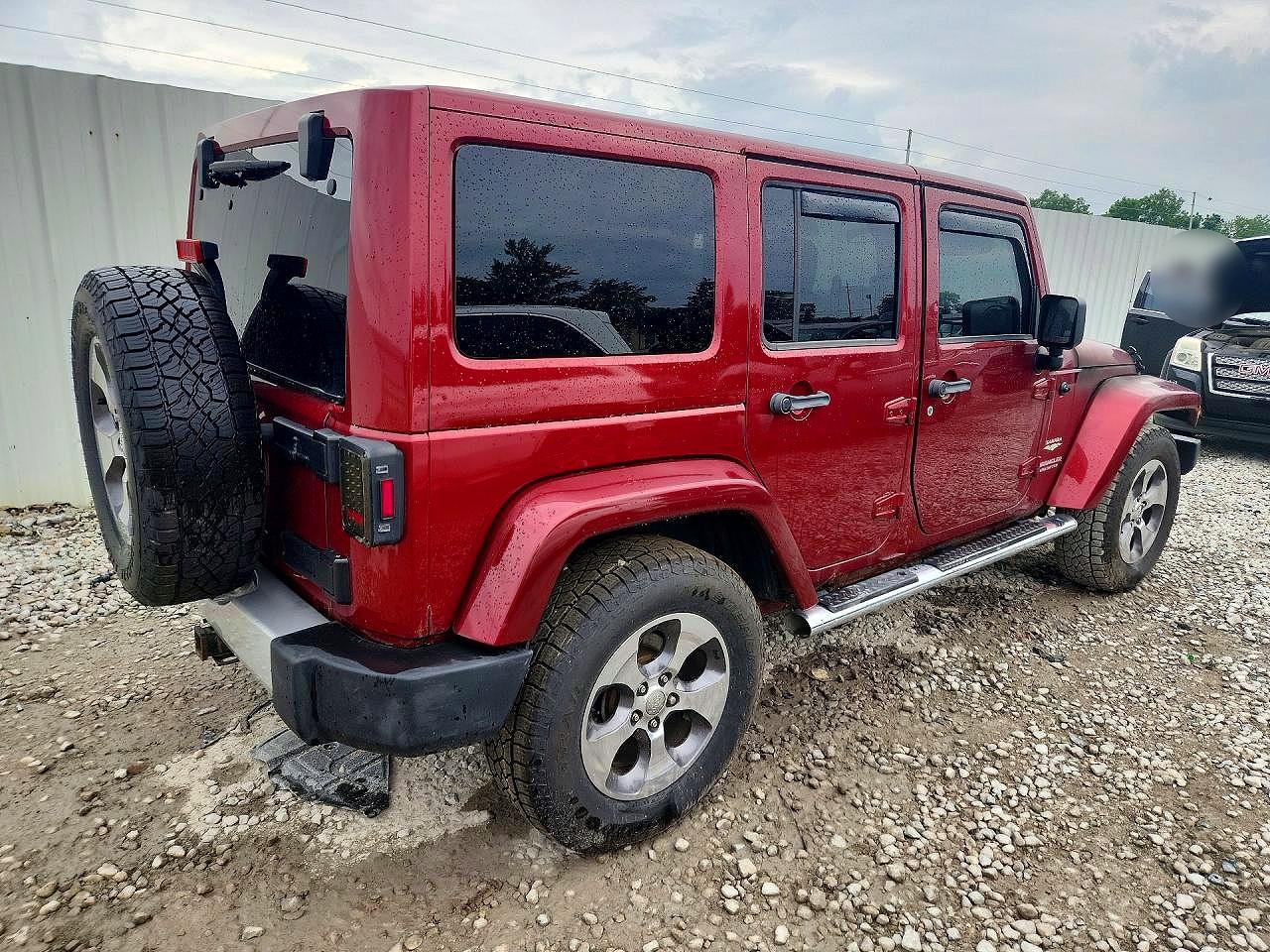2012 Jeep Wrangler Unlimited Sahara Red vin: 1C4BJWEG8CL202019