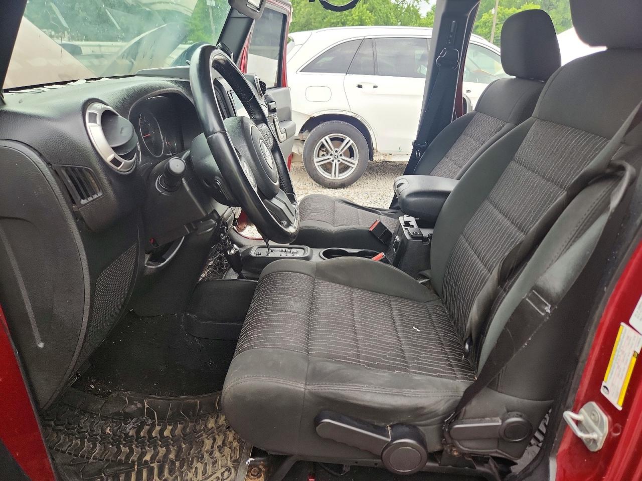 2012 Jeep Wrangler Unlimited Sahara Red vin: 1C4BJWEG8CL202019