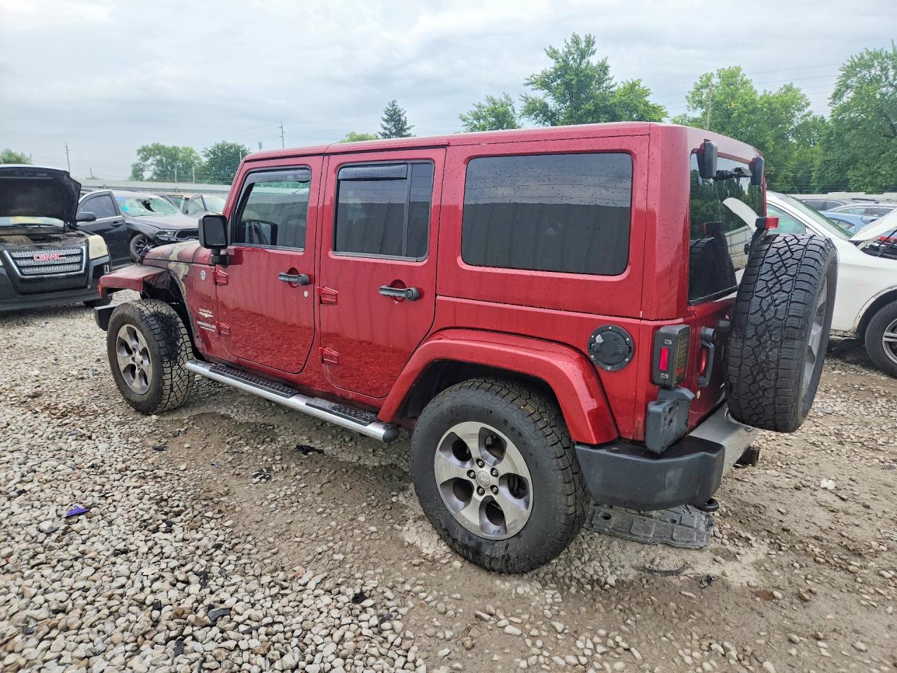 2012 Jeep Wrangler Unlimited Sahara Red vin: 1C4BJWEG8CL202019