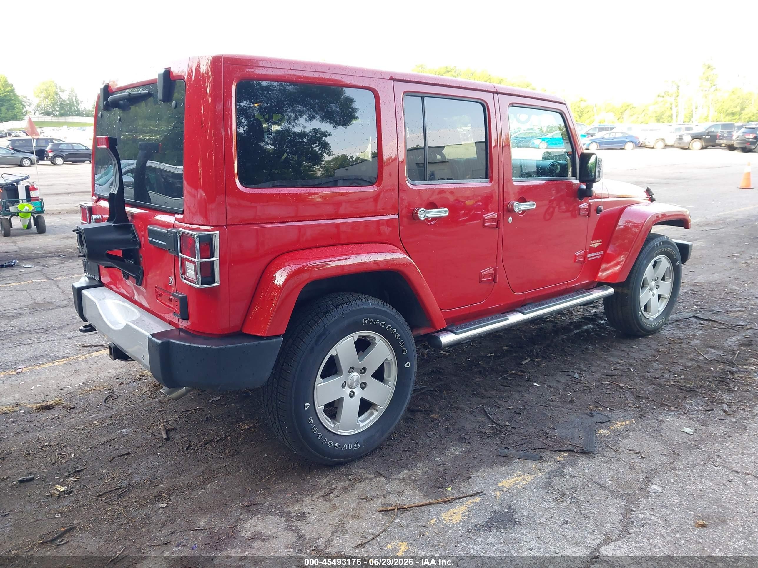 2012 Jeep Wrangler Unlimited Sahara Red vin: 1C4BJWEG8CL248000