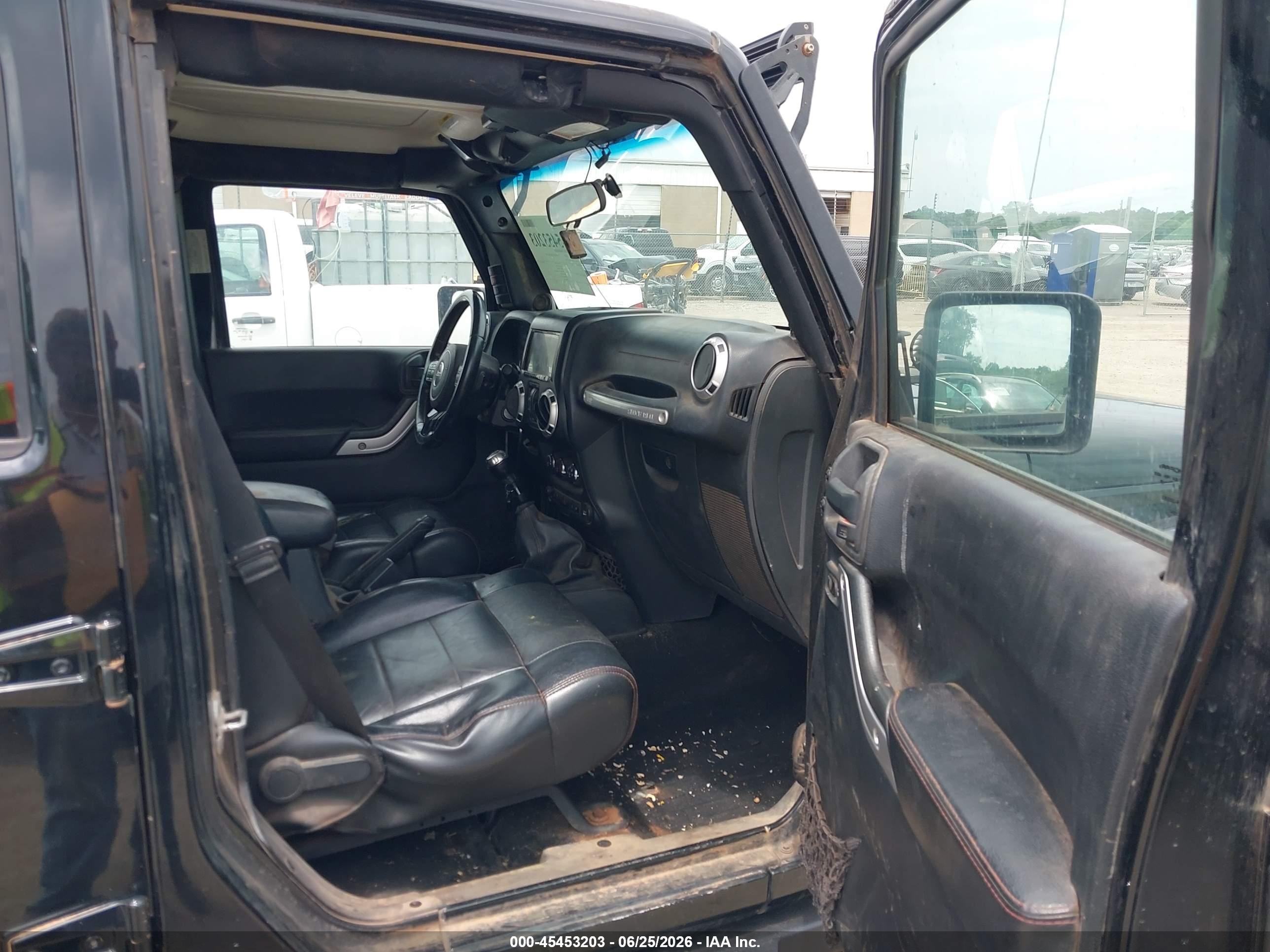 2012 Jeep Wrangler Unlimited Sahara Black vin: 1C4BJWEG8CL271387