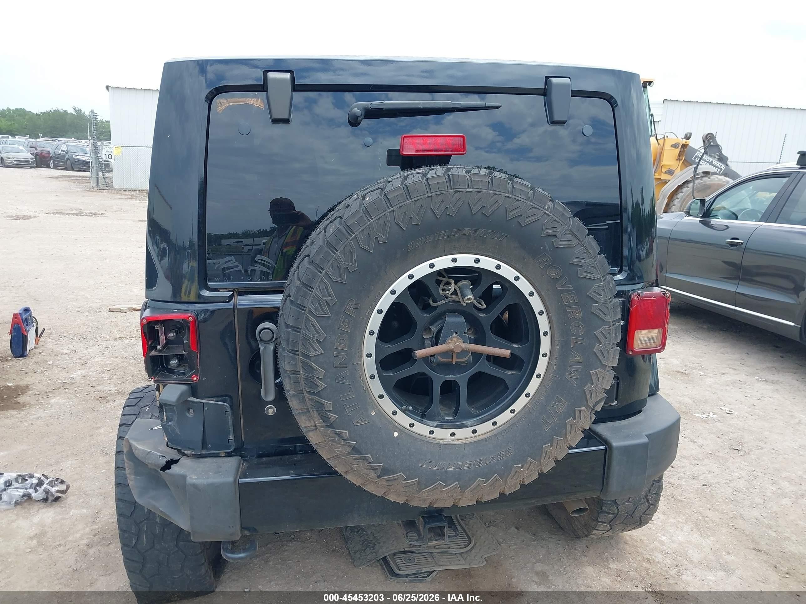 2012 Jeep Wrangler Unlimited Sahara Black vin: 1C4BJWEG8CL271387