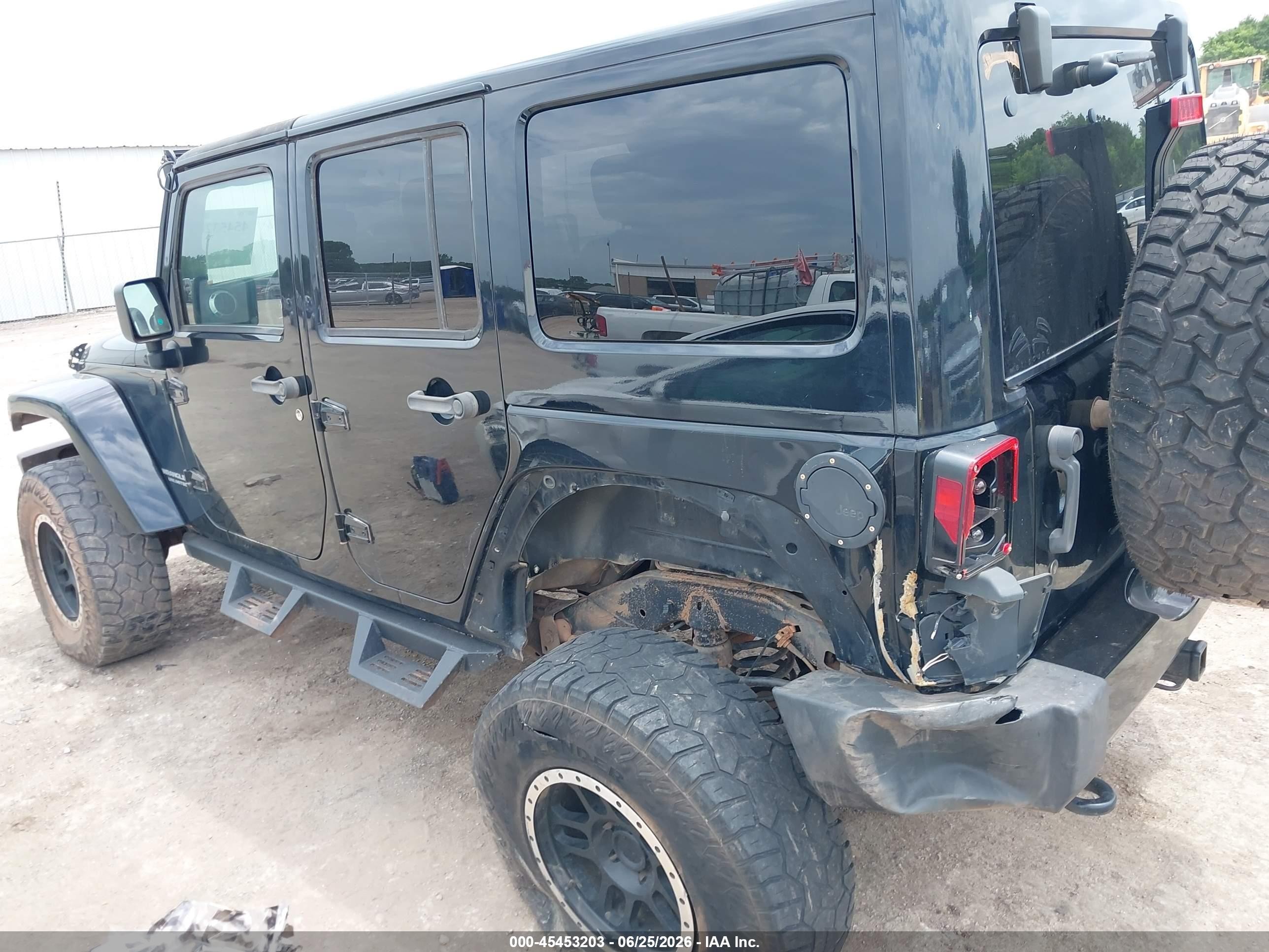 2012 Jeep Wrangler Unlimited Sahara Black vin: 1C4BJWEG8CL271387