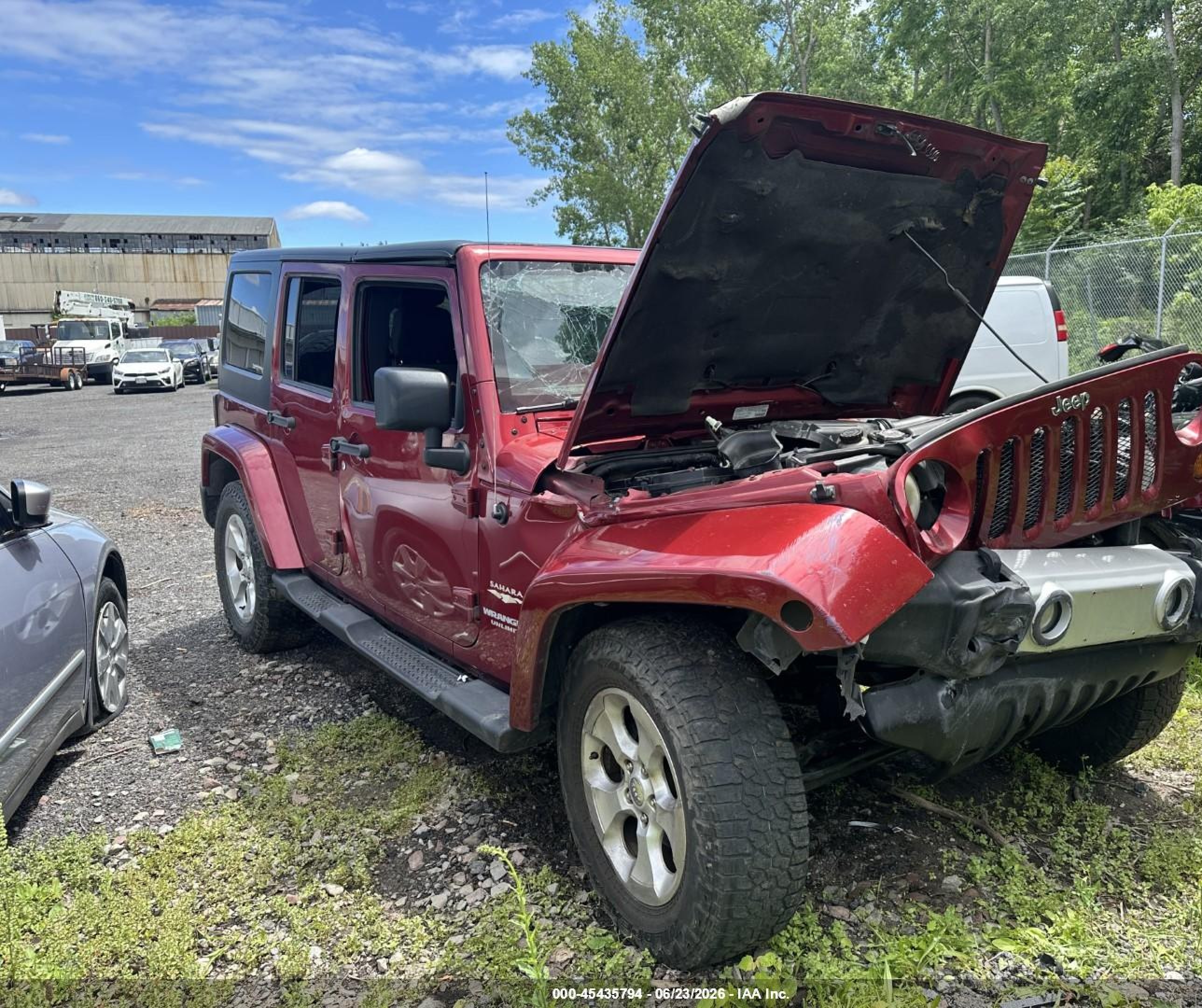 2013 Jeep Wrangler Unlimited Sahara Red vin: 1C4BJWEG8DL560898