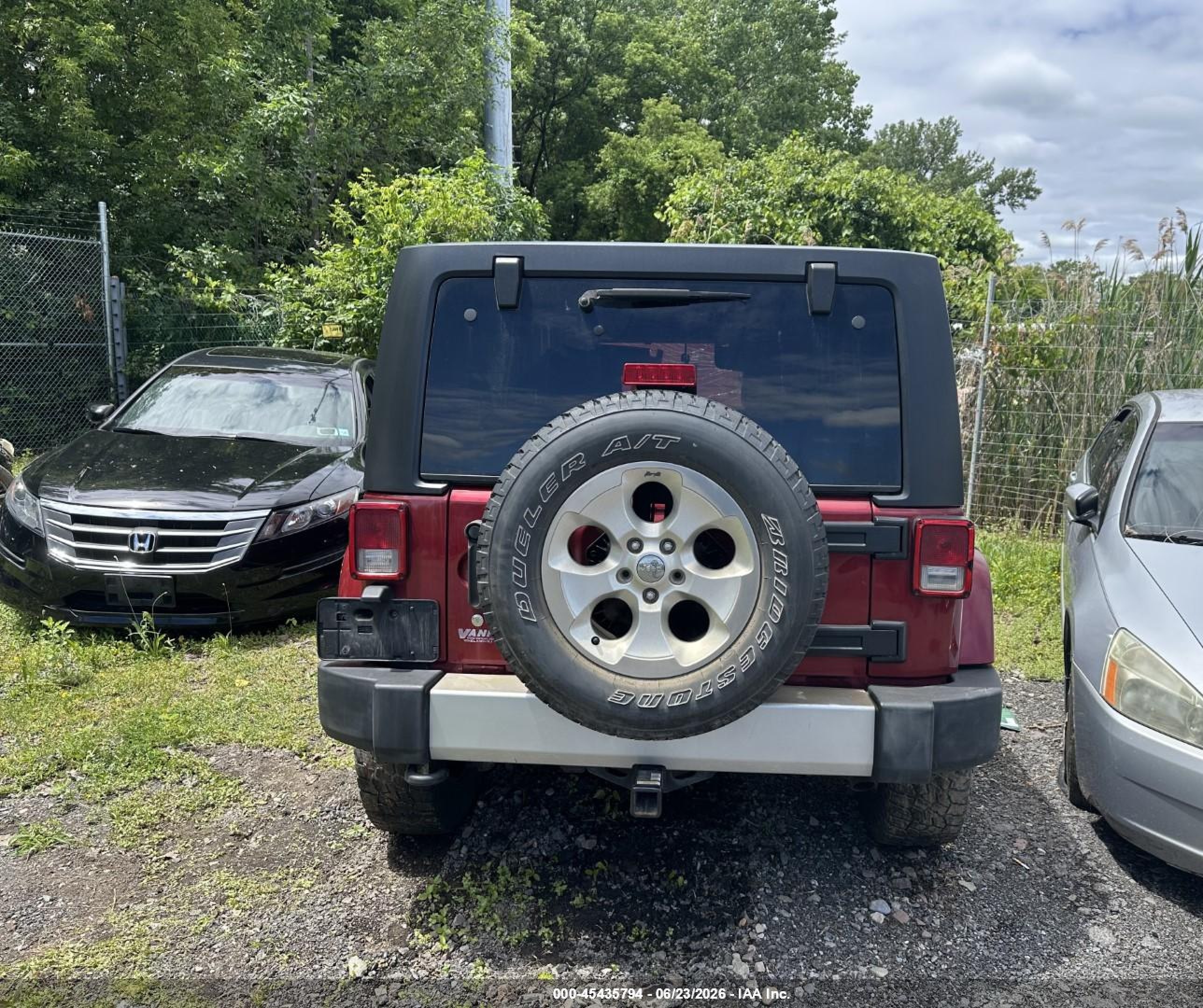 2013 Jeep Wrangler Unlimited Sahara Red vin: 1C4BJWEG8DL560898