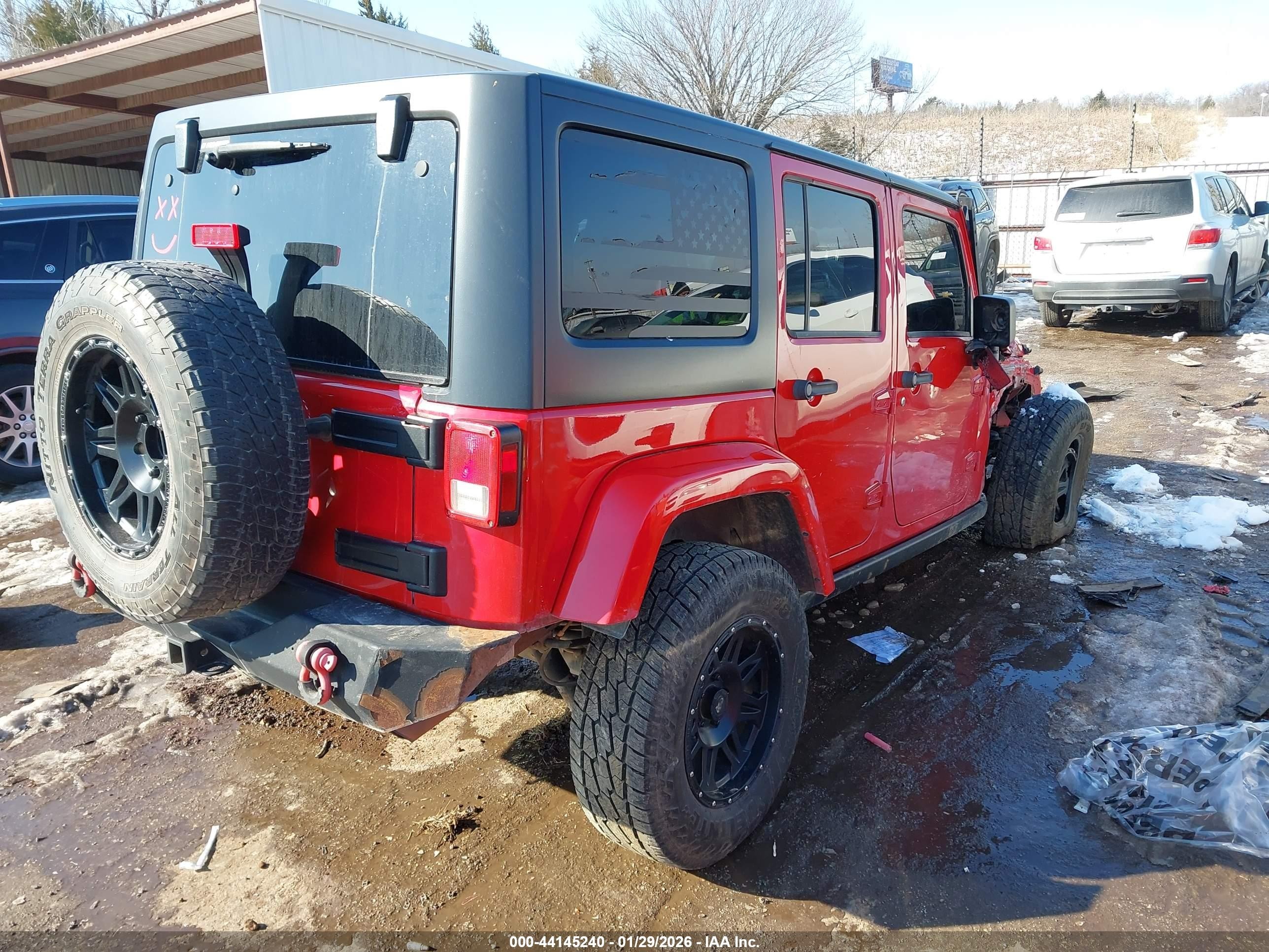 2013 Jeep Wrangler Unlimited Sahara Red vin: 1C4BJWEG8DL675372